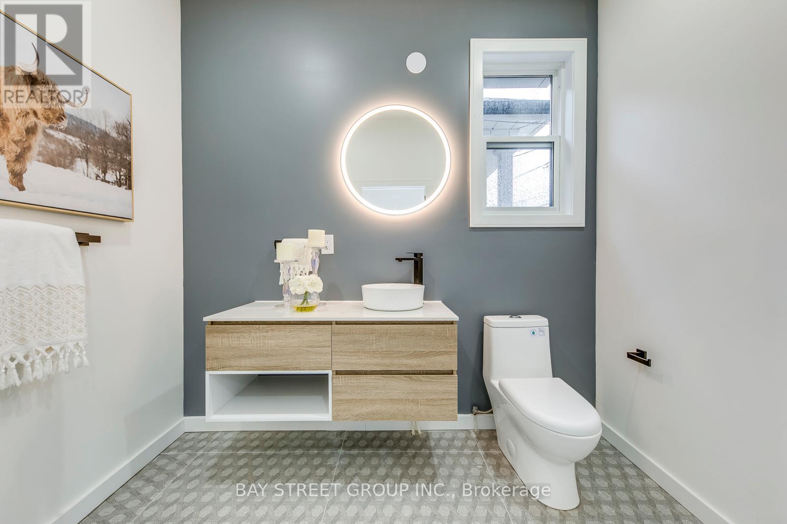 20 Rochdale Avenue, Toronto (Briar Hill-Belgravia), Ontario  M6E 1X2 - Photo 20 - W12962720