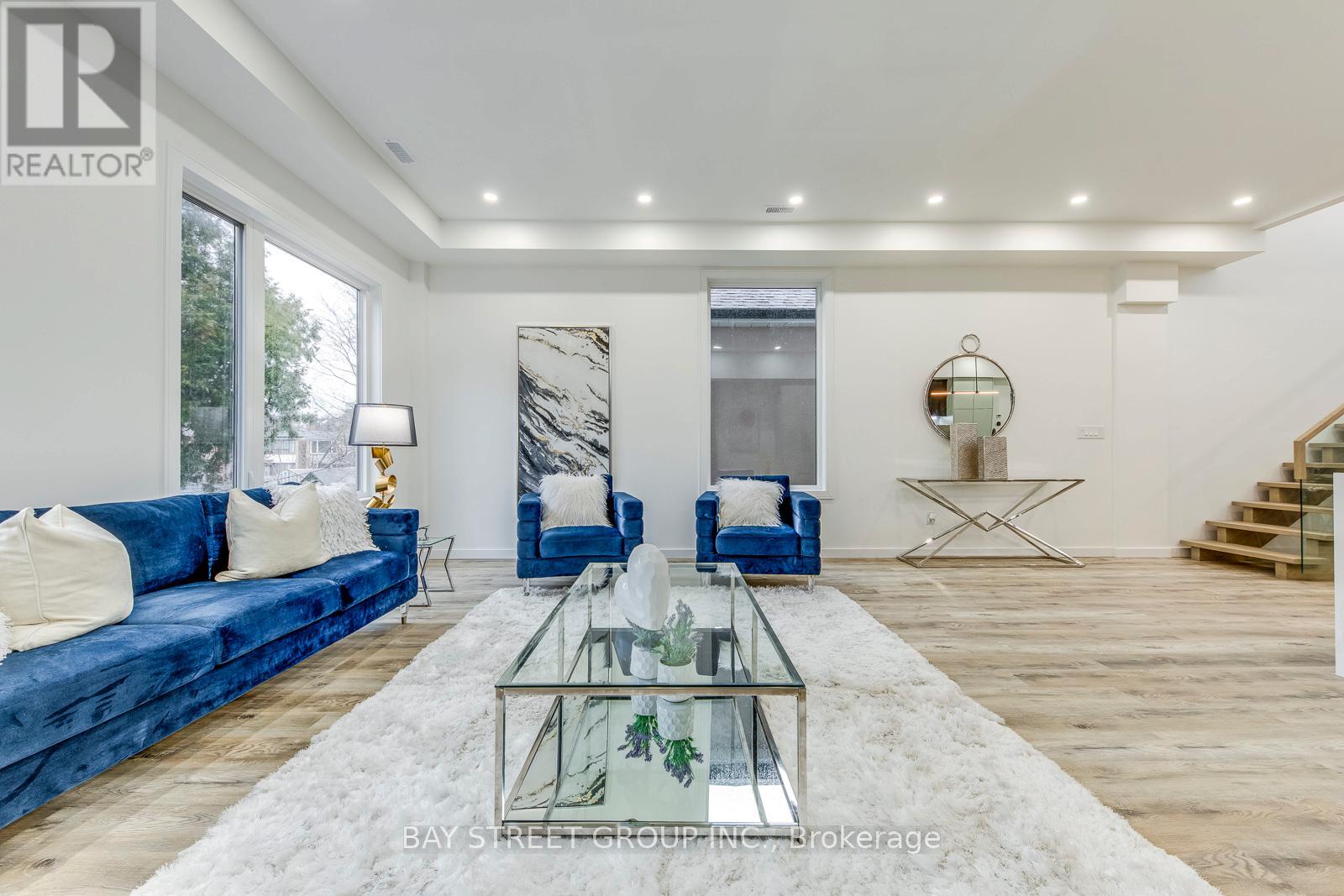 20 Rochdale Avenue, Toronto (Briar Hill-Belgravia), Ontario  M6E 1X2 - Photo 21 - W12962720