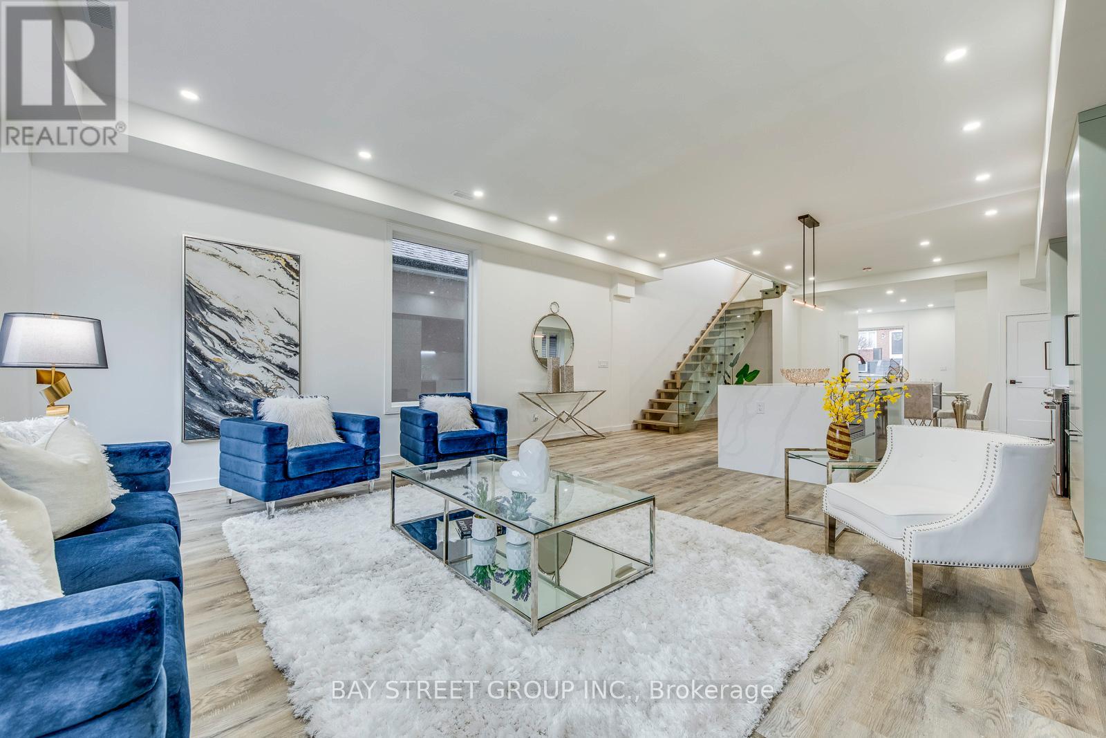 20 Rochdale Avenue, Toronto (Briar Hill-Belgravia), Ontario  M6E 1X2 - Photo 22 - W12962720