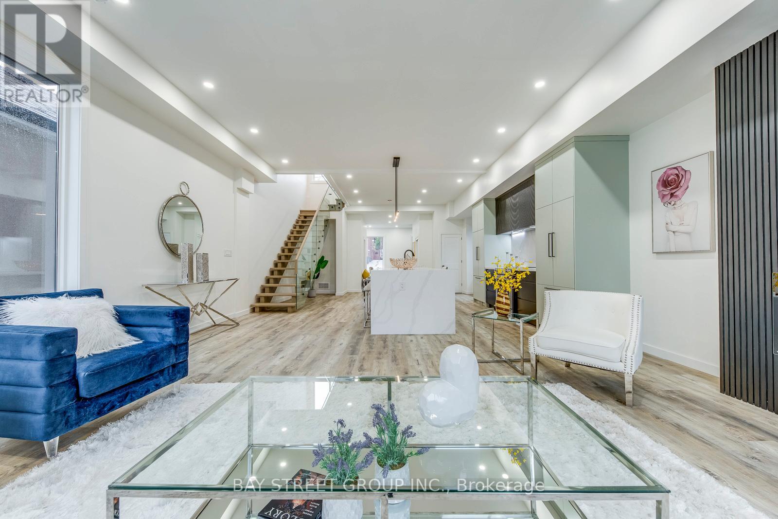 20 Rochdale Avenue, Toronto (Briar Hill-Belgravia), Ontario  M6E 1X2 - Photo 24 - W12962720