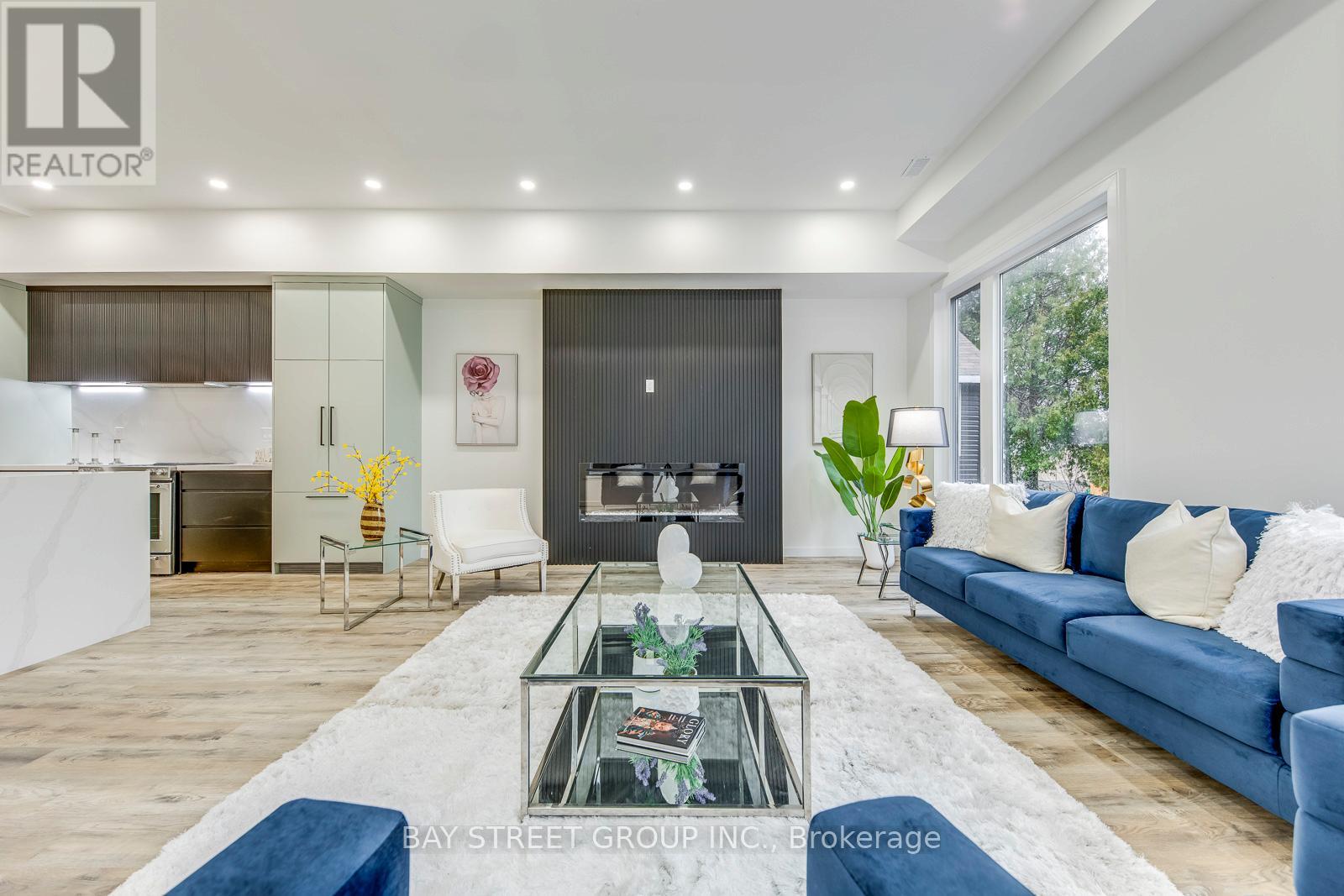 20 Rochdale Avenue, Toronto (Briar Hill-Belgravia), Ontario  M6E 1X2 - Photo 25 - W12962720