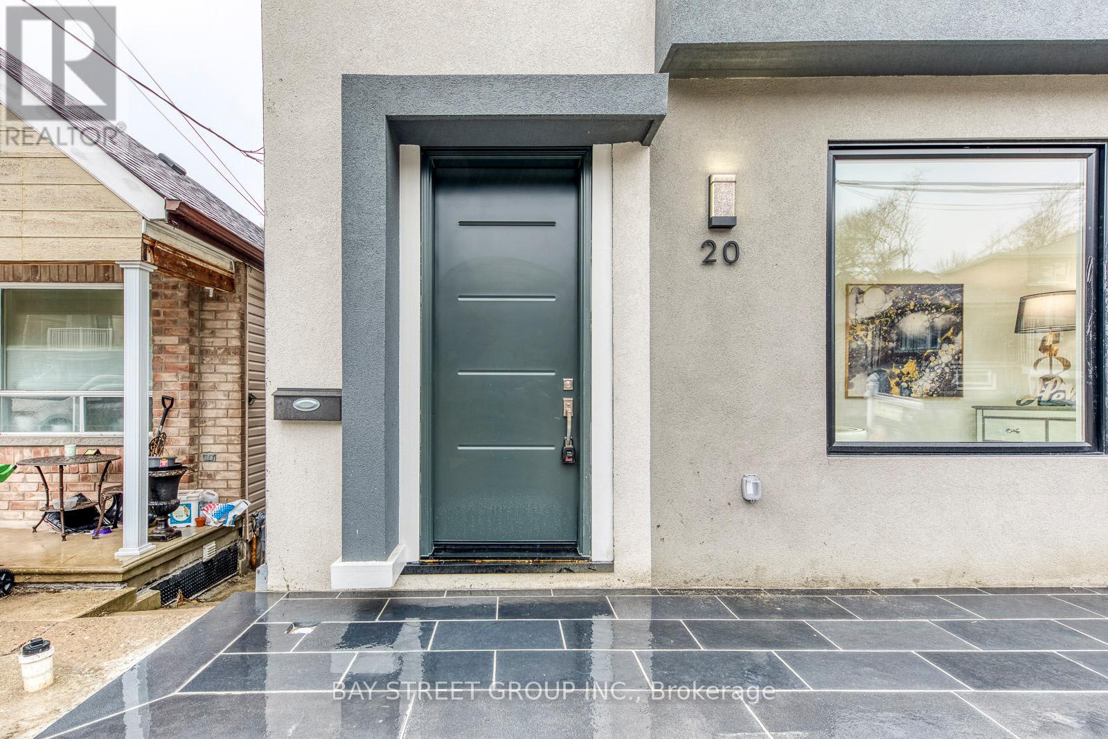 20 Rochdale Avenue, Toronto (Briar Hill-Belgravia), Ontario  M6E 1X2 - Photo 3 - W12962720