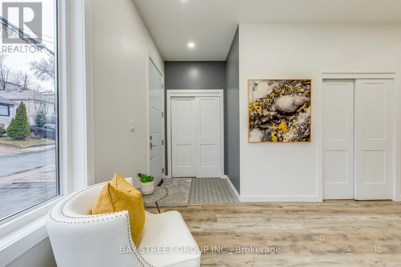 20 Rochdale Avenue, Toronto (Briar Hill-Belgravia), Ontario  M6E 1X2 - Photo 6 - W12962720