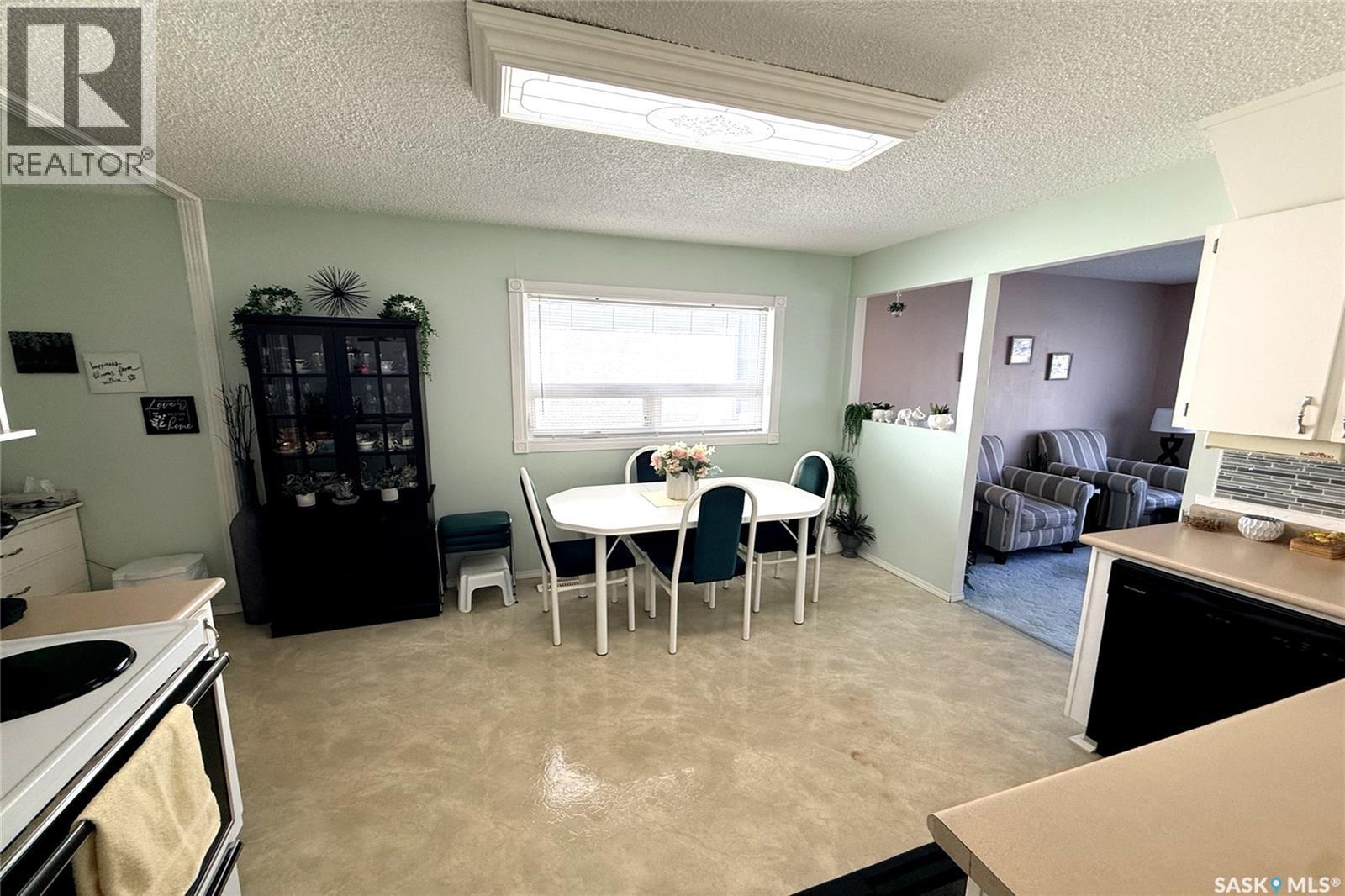 215 College Avenue, Regina, Saskatchewan  S4N 0W7 - Photo 11 - SK032227