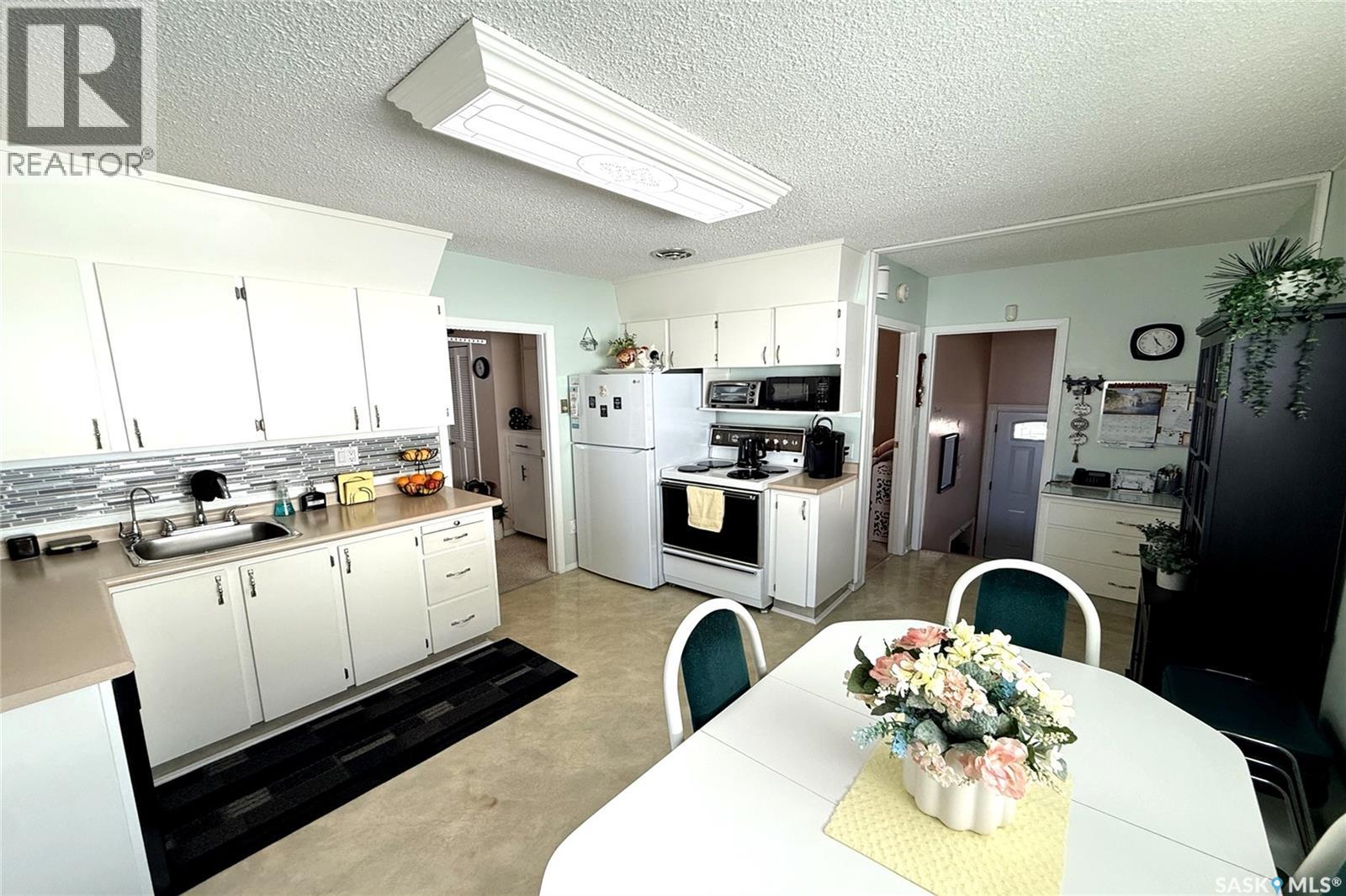 215 College Avenue, Regina, Saskatchewan  S4N 0W7 - Photo 12 - SK032227