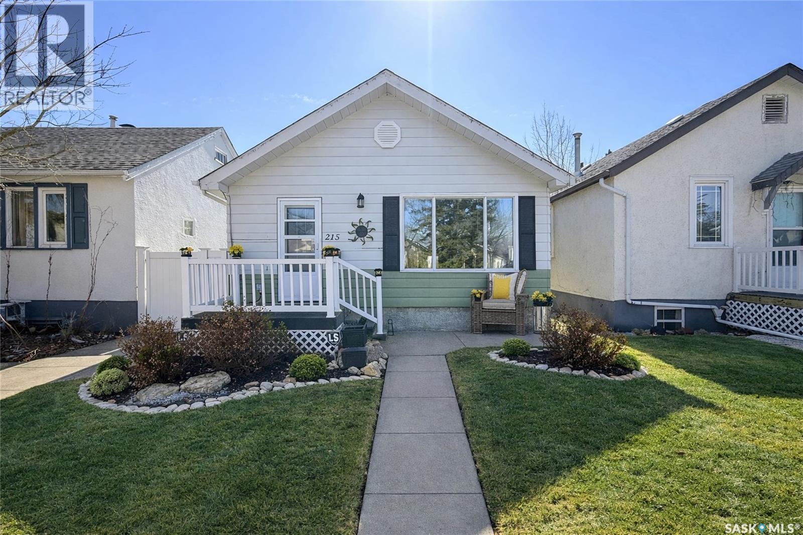 215 College Avenue, Regina, Saskatchewan  S4N 0W7 - Photo 2 - SK032227