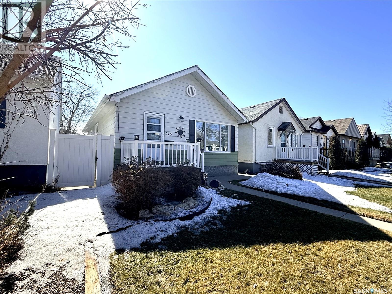 215 College Avenue, Regina, Saskatchewan  S4N 0W7 - Photo 3 - SK032227