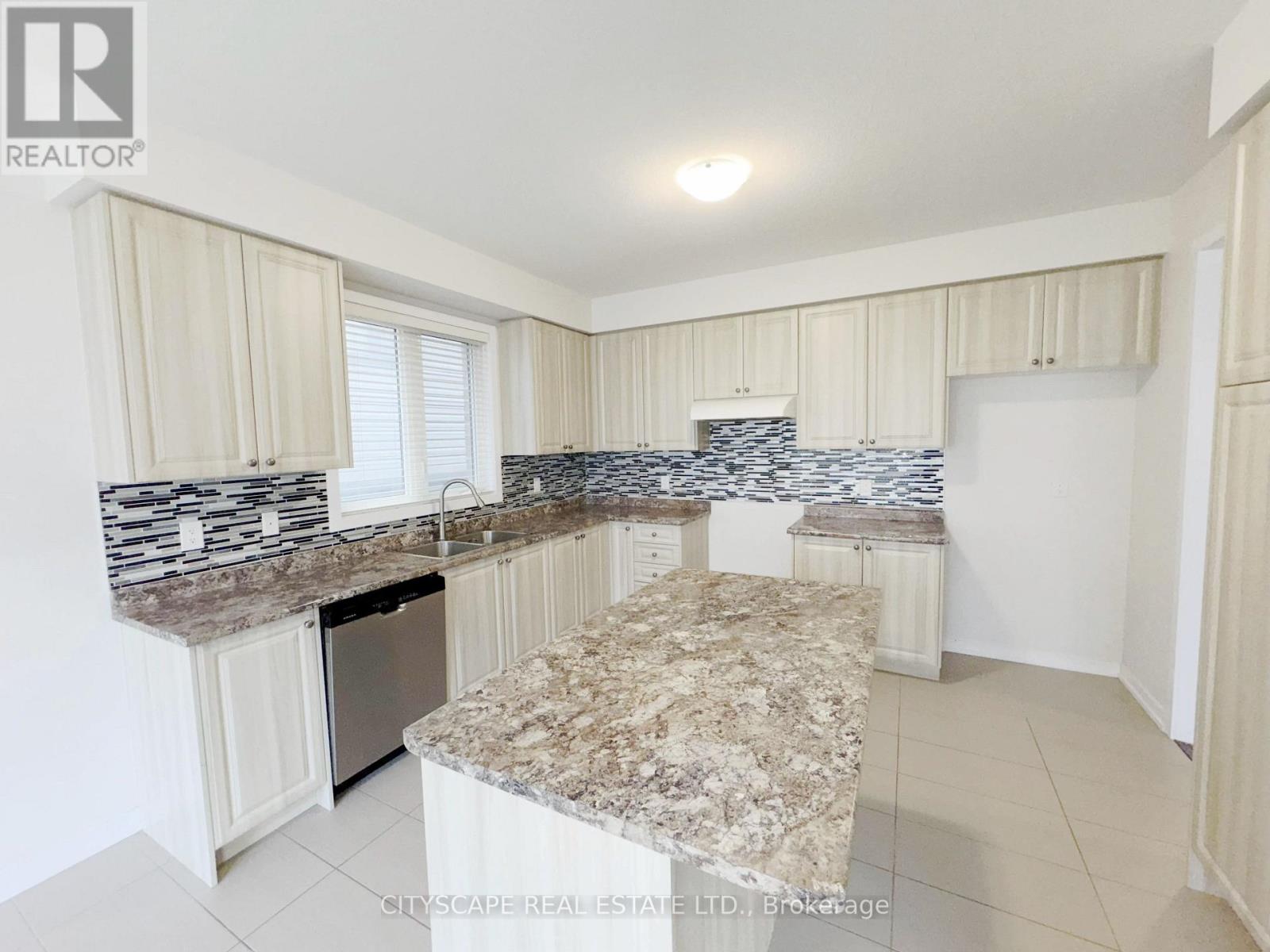 16 Pagebrook Crescent, Hamilton (Stoney Creek Mountain), Ontario  L8J 0K7 - Photo 10 - X12962654