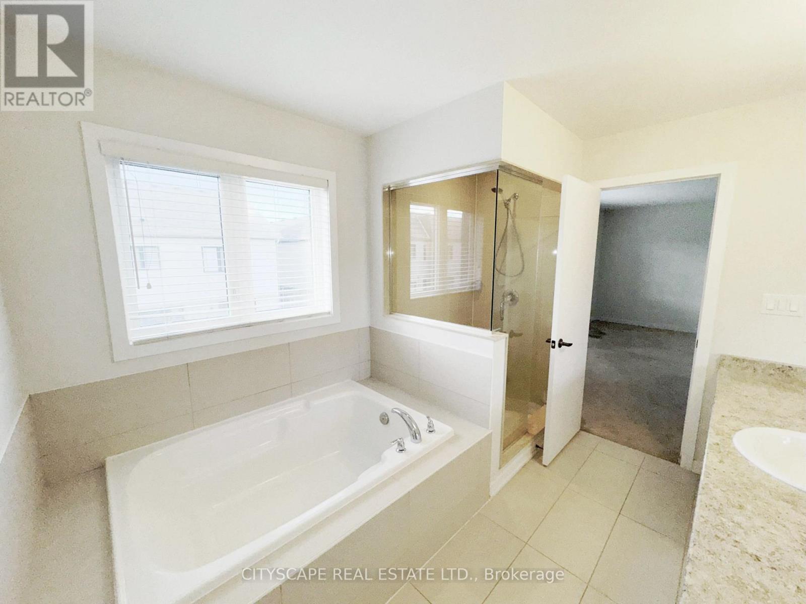 16 Pagebrook Crescent, Hamilton (Stoney Creek Mountain), Ontario  L8J 0K7 - Photo 25 - X12962654