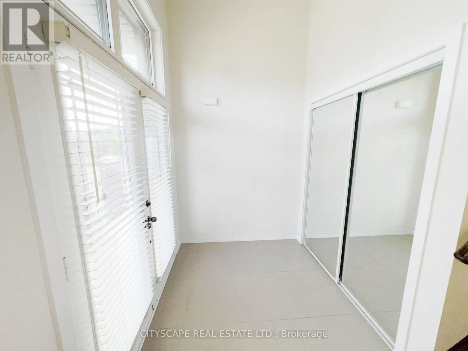 16 Pagebrook Crescent, Hamilton (Stoney Creek Mountain), Ontario  L8J 0K7 - Photo 6 - X12962654