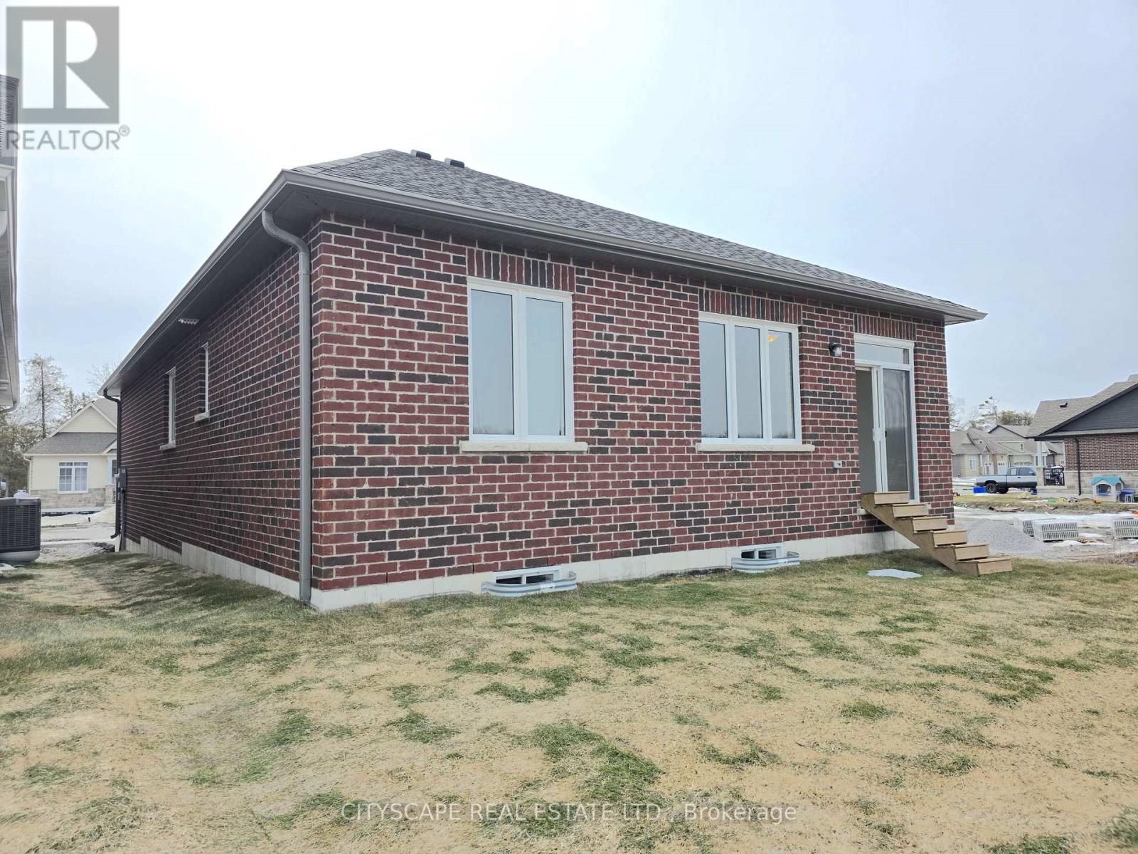 48 Hillcroft Way, Kawartha Lakes, Ontario  K0M 1A0 - Photo 46 - X12962692