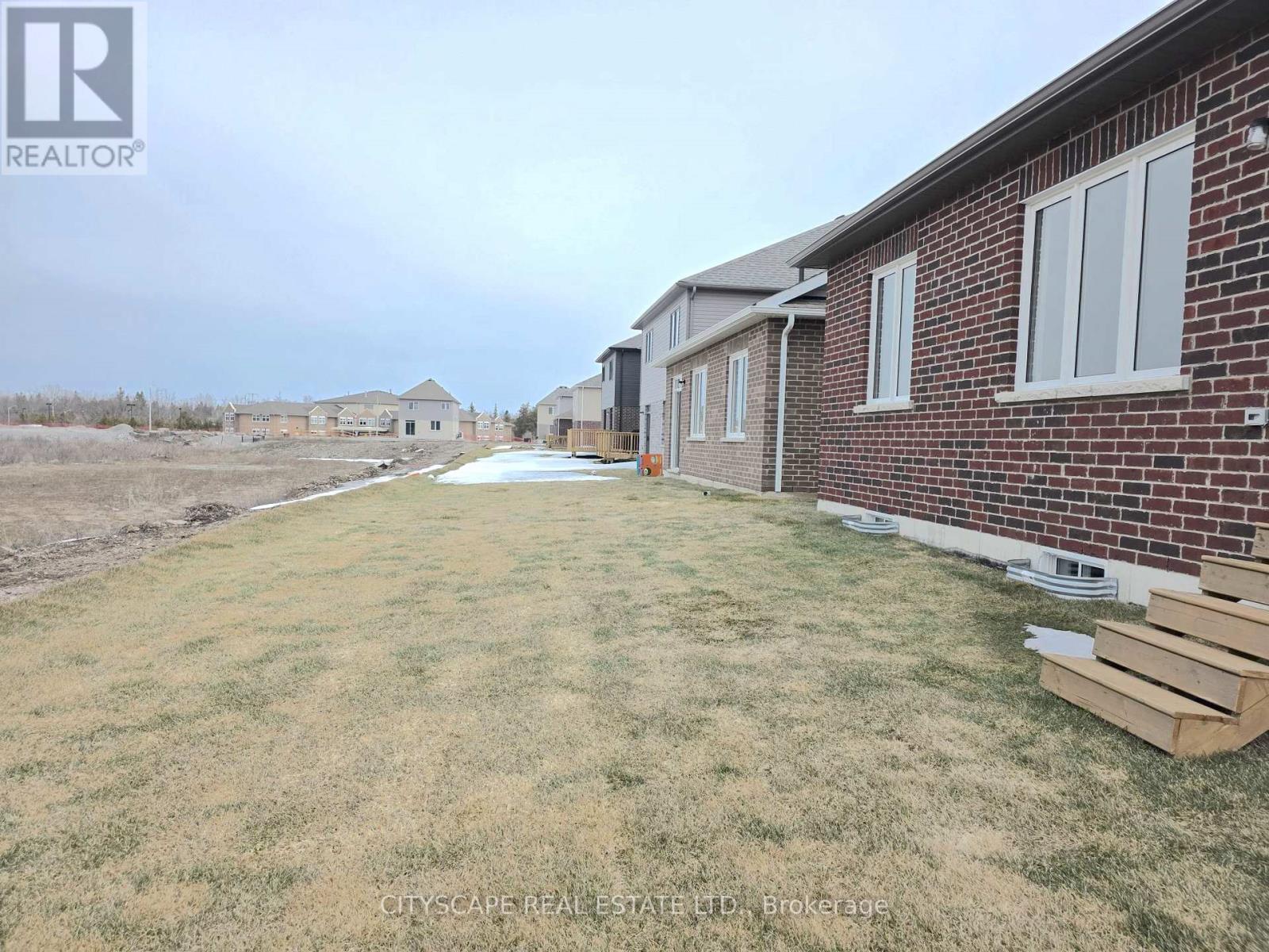 48 Hillcroft Way, Kawartha Lakes, Ontario  K0M 1A0 - Photo 47 - X12962692