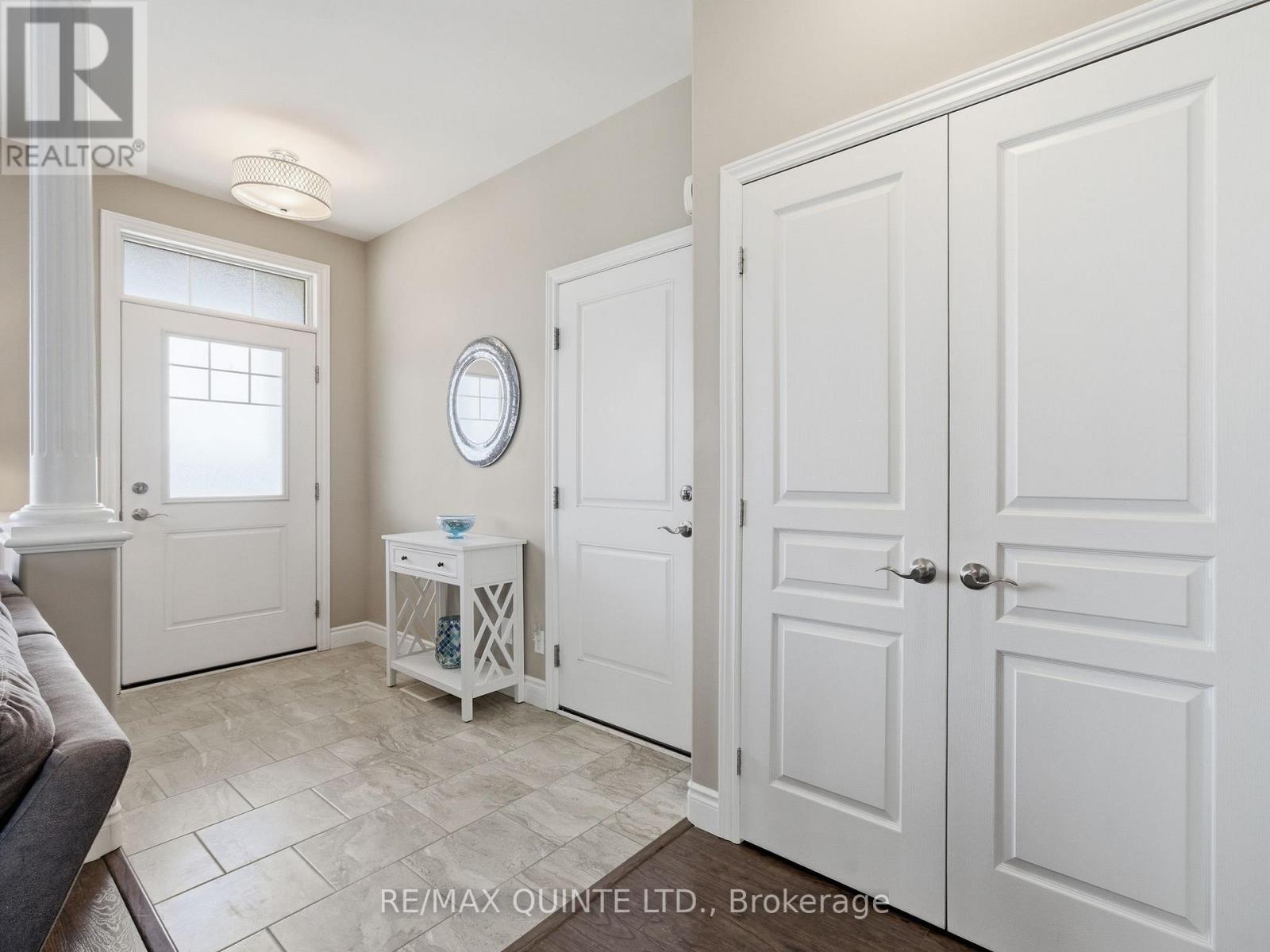 18 Deacon Place, Belleville, Ontario  K8P 0E9 - Photo 5 - X12962776