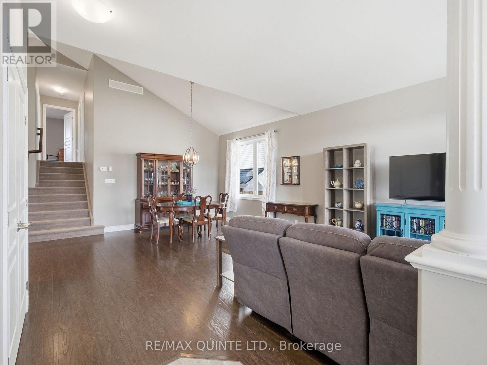 18 Deacon Place, Belleville, Ontario  K8P 0E9 - Photo 6 - X12962776