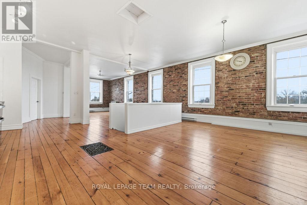 4 Elgin Street, Arnprior, Ontario  K7S 1N3 - Photo 8 - X12962816