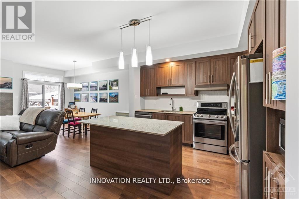 254 Munro Street, Carleton Place, Ontario  K7C 0P2 - Photo 3 - X12962838