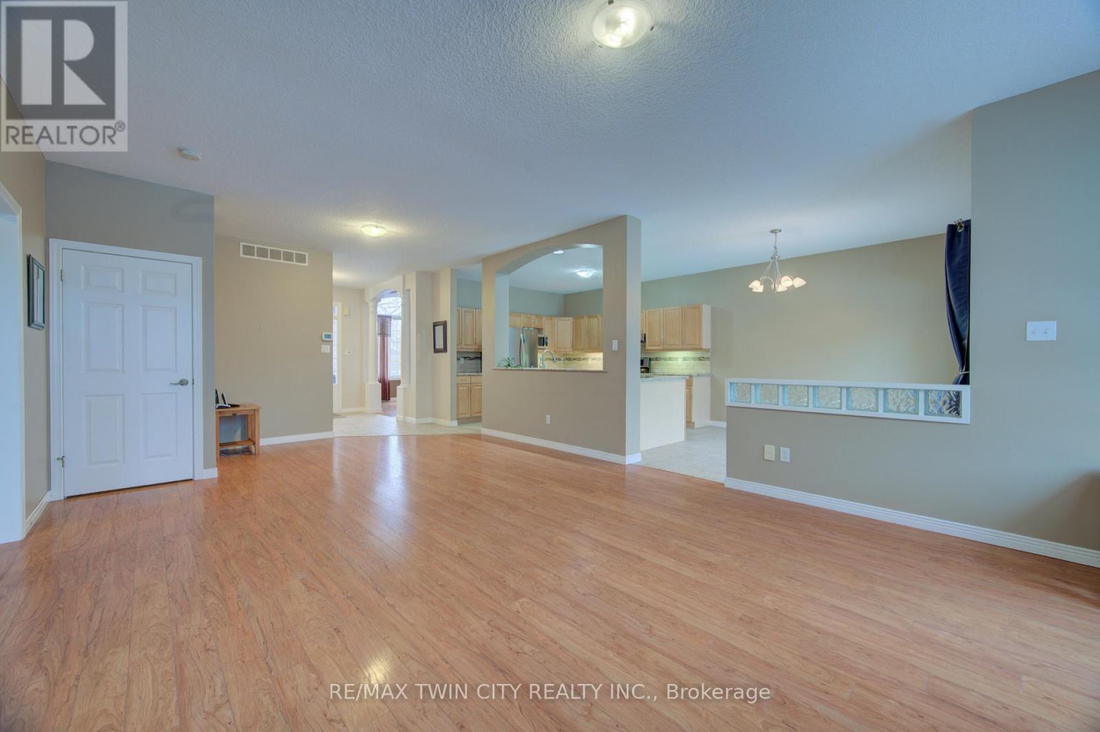 11 Carolinian Lane, Cambridge, Ontario  N1S 5B5 - Photo 12 - X12865058