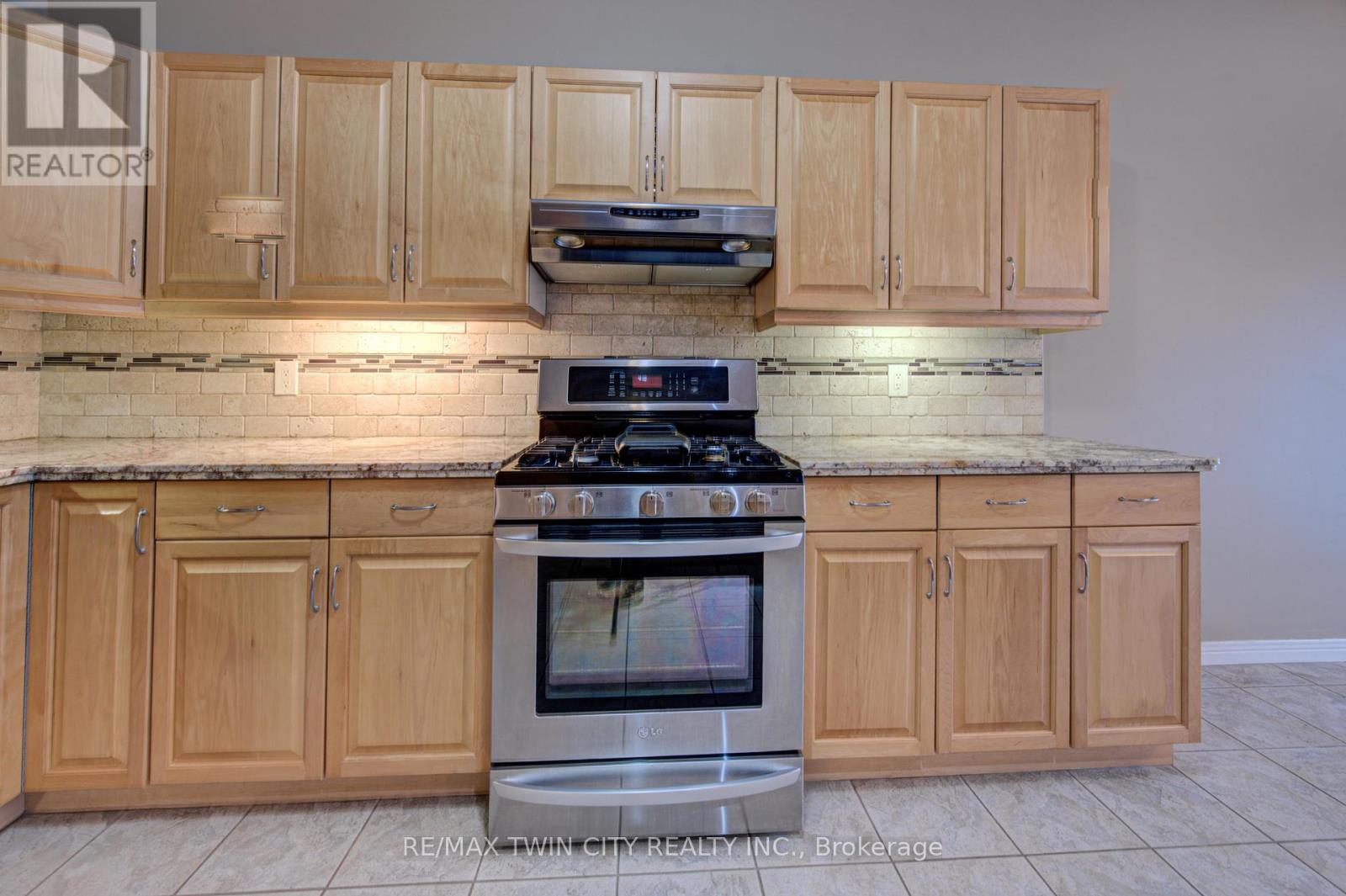 11 Carolinian Lane, Cambridge, Ontario  N1S 5B5 - Photo 19 - X12865058