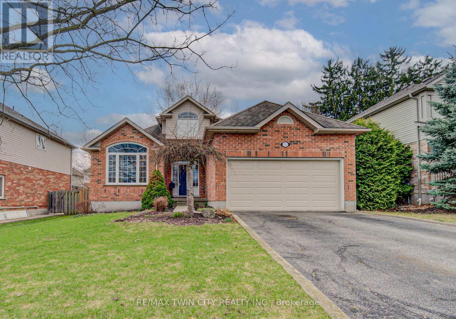11 CAROLINIAN LANE, Cambridge, Ontario