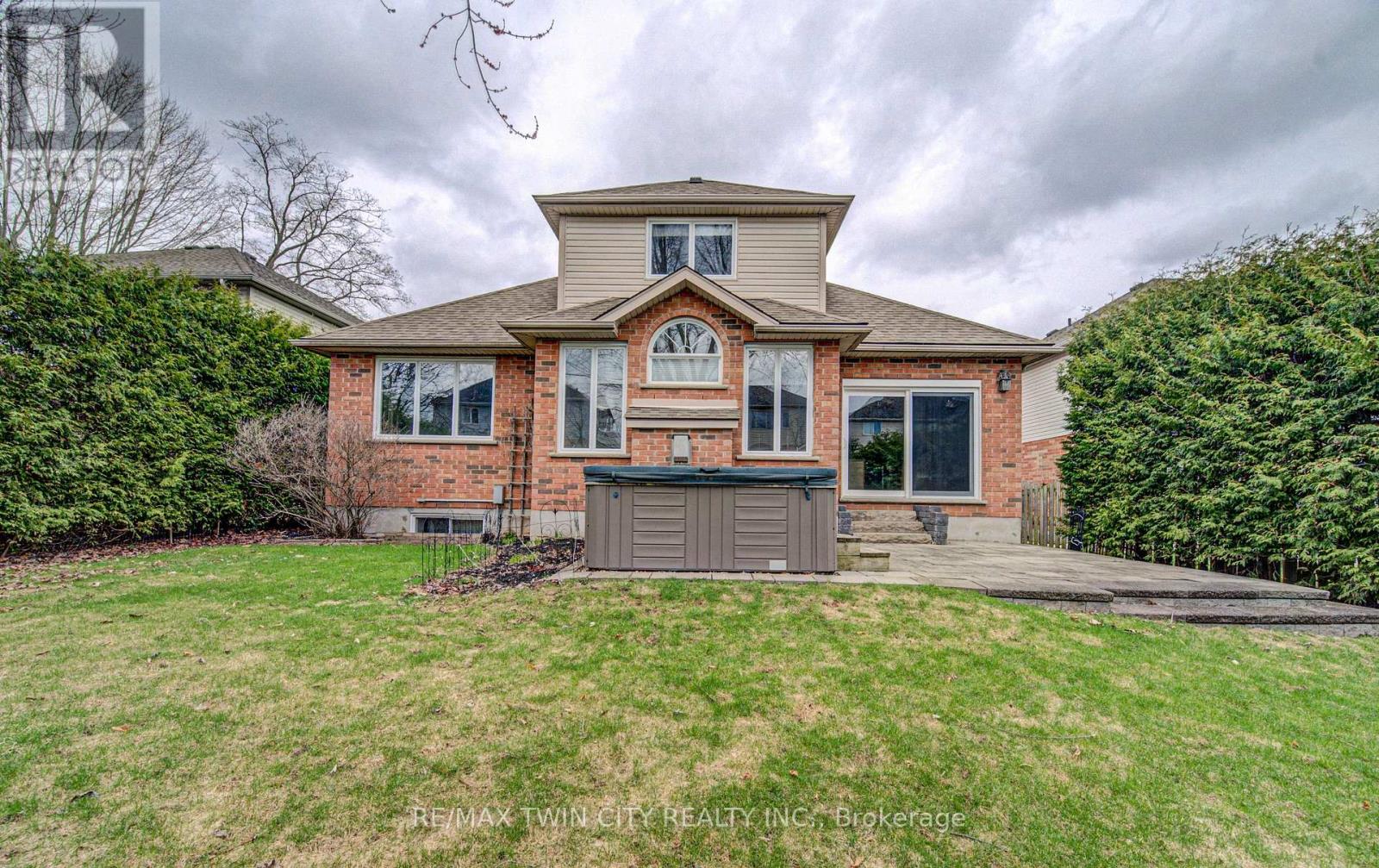 11 Carolinian Lane, Cambridge, Ontario  N1S 5B5 - Photo 38 - X12865058