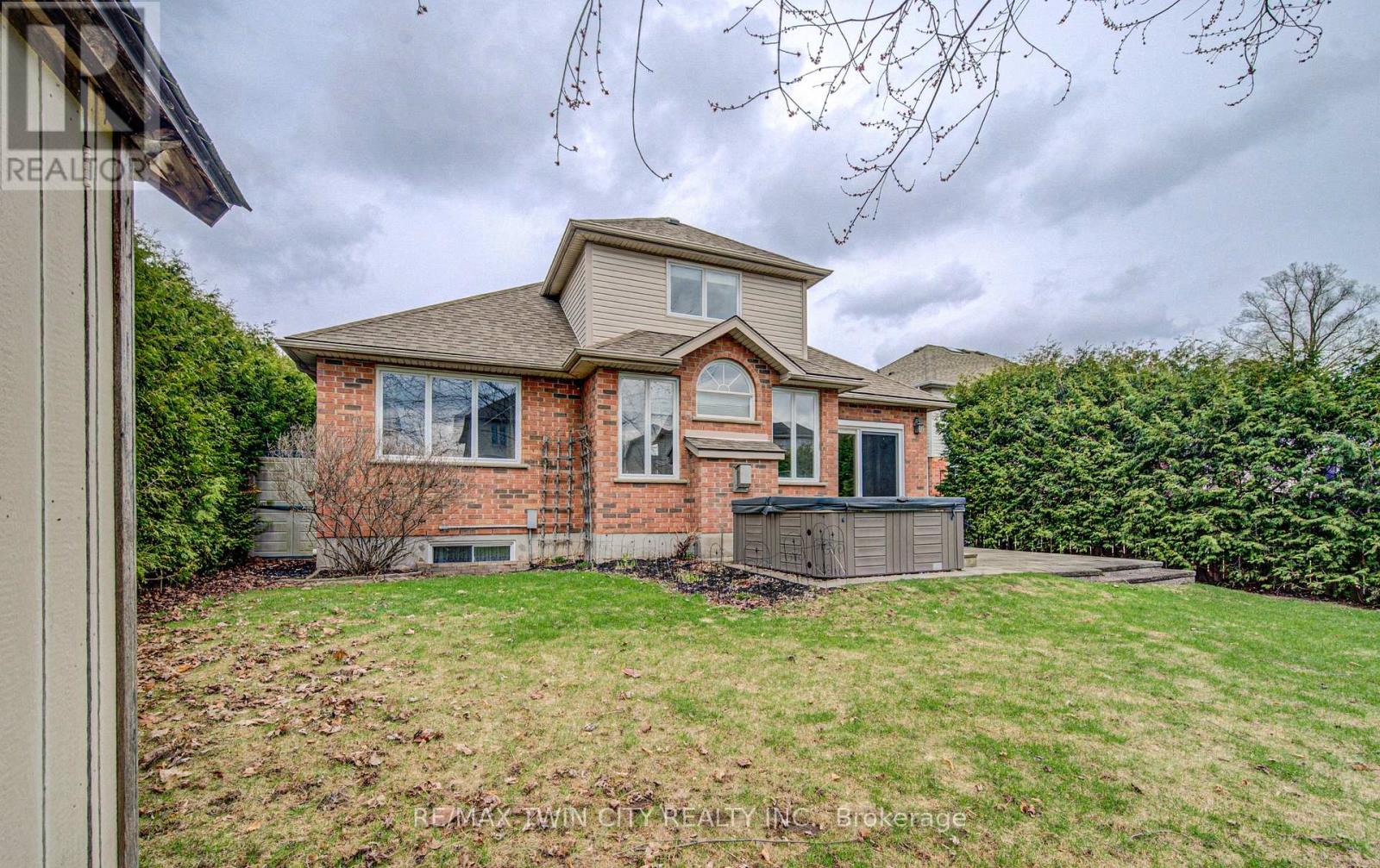 11 Carolinian Lane, Cambridge, Ontario  N1S 5B5 - Photo 39 - X12865058