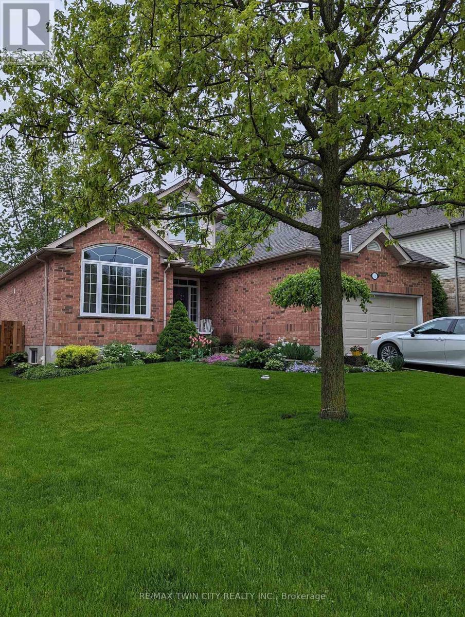 11 Carolinian Lane, Cambridge, Ontario  N1S 5B5 - Photo 4 - X12865058