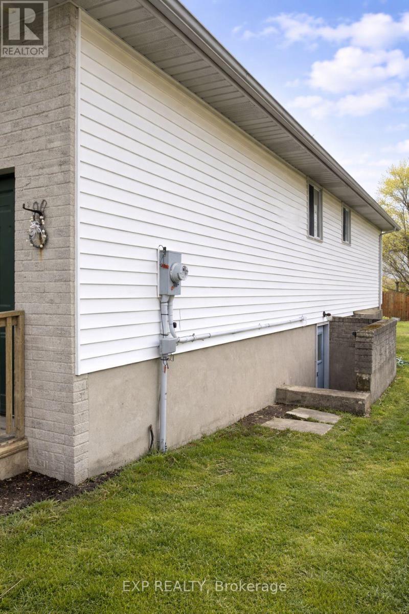 6 Swayze Court, Thorold, Ontario  L2V 4Y9 - Photo 3 - X12962808