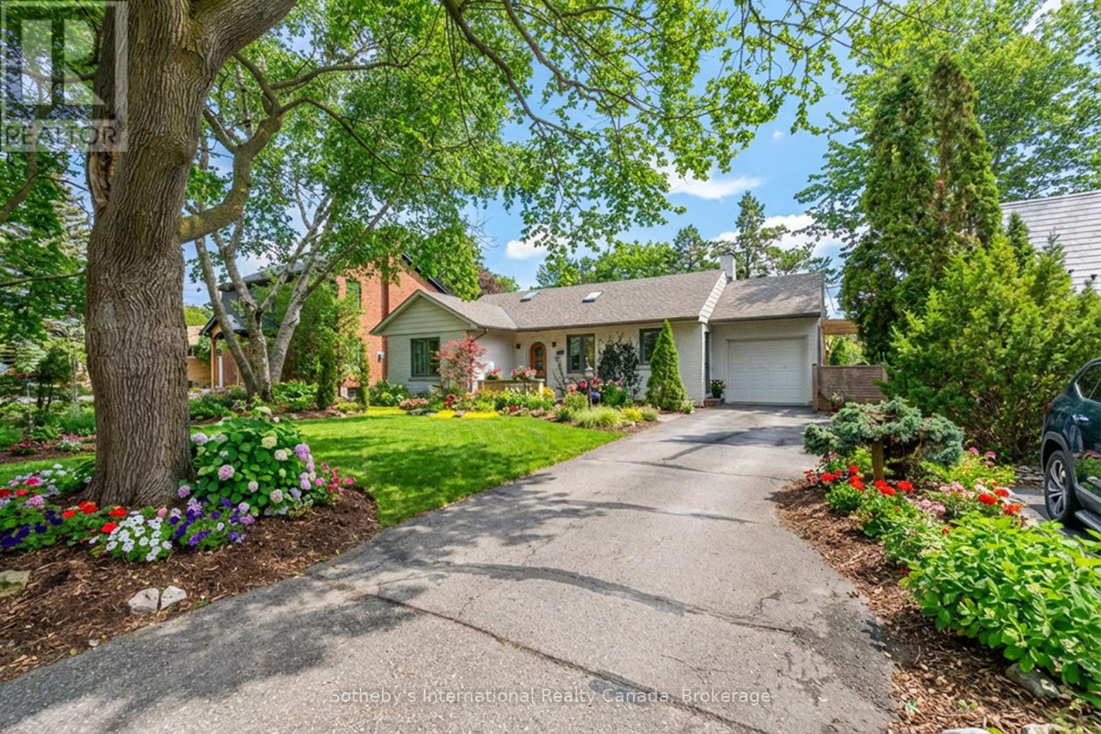 189 Forsyth Drive, Waterloo, Ontario  N2L 1A1 - Photo 1 - X12962764