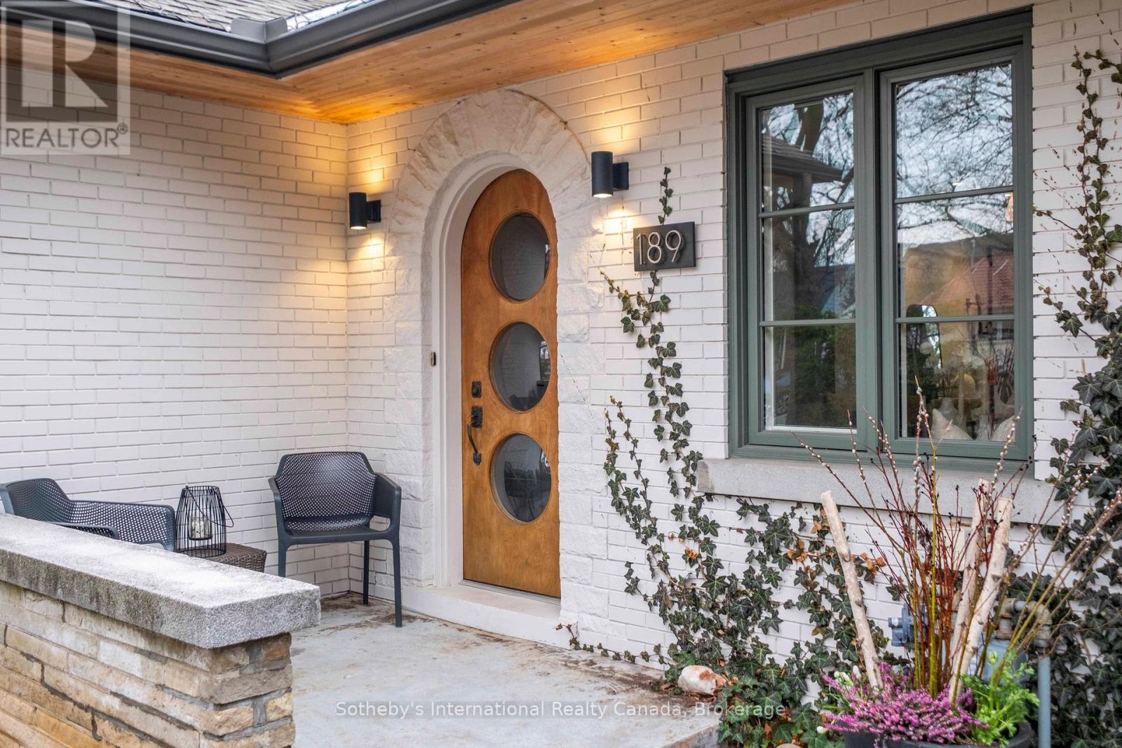 189 Forsyth Drive, Waterloo, Ontario  N2L 1A1 - Photo 4 - X12962764