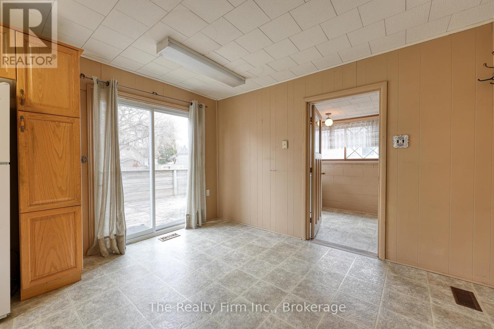 52 Huron Street, Woodstock, Ontario  N4S 6Z3 - Photo 8 - X12962790