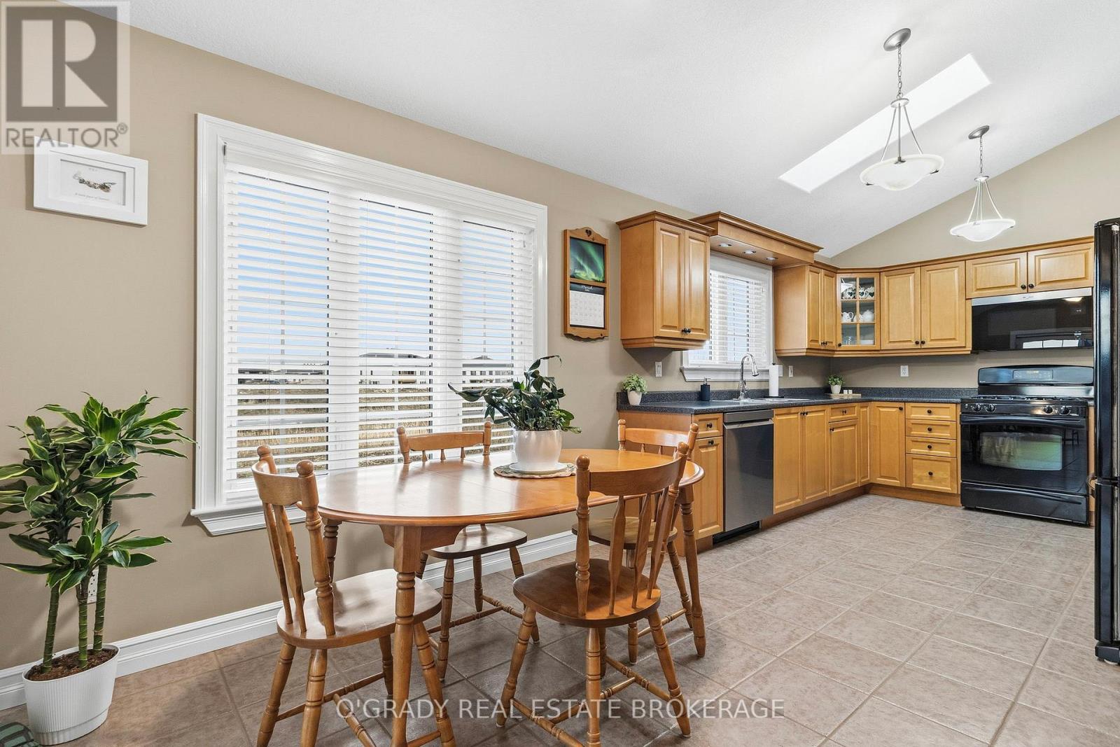 1004 Crestwood Drive, Brockville, Ontario  K6V 7N1 - Photo 12 - X12962762