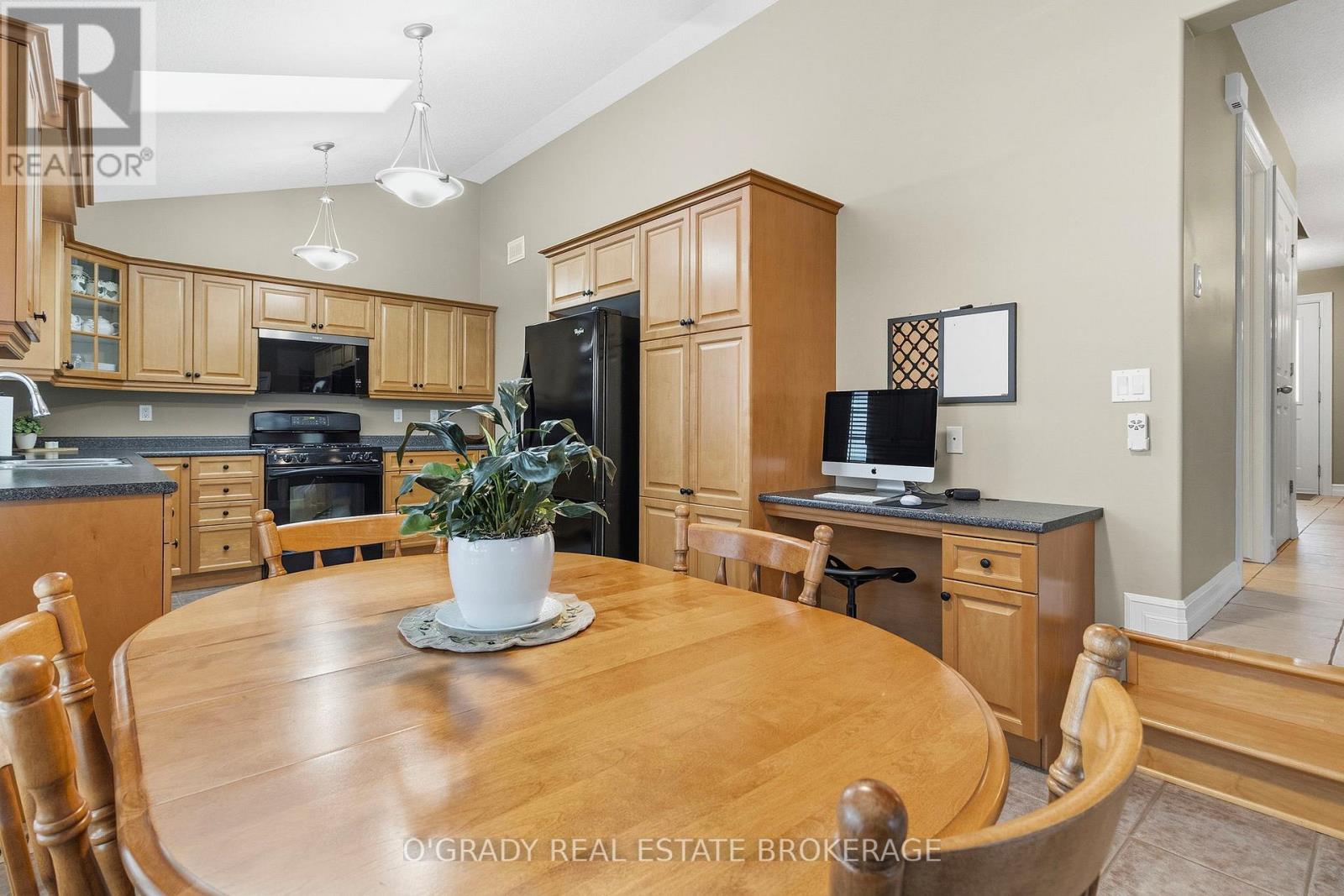 1004 Crestwood Drive, Brockville, Ontario  K6V 7N1 - Photo 13 - X12962762