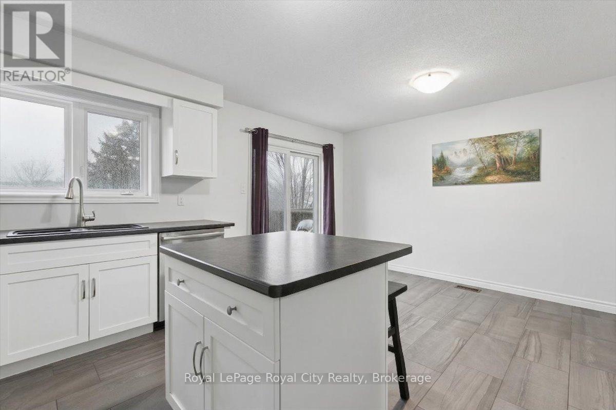 24 - 66 Eastview Road, Guelph (Grange Road), Ontario  N1E 0L6 - Photo 14 - X12962806