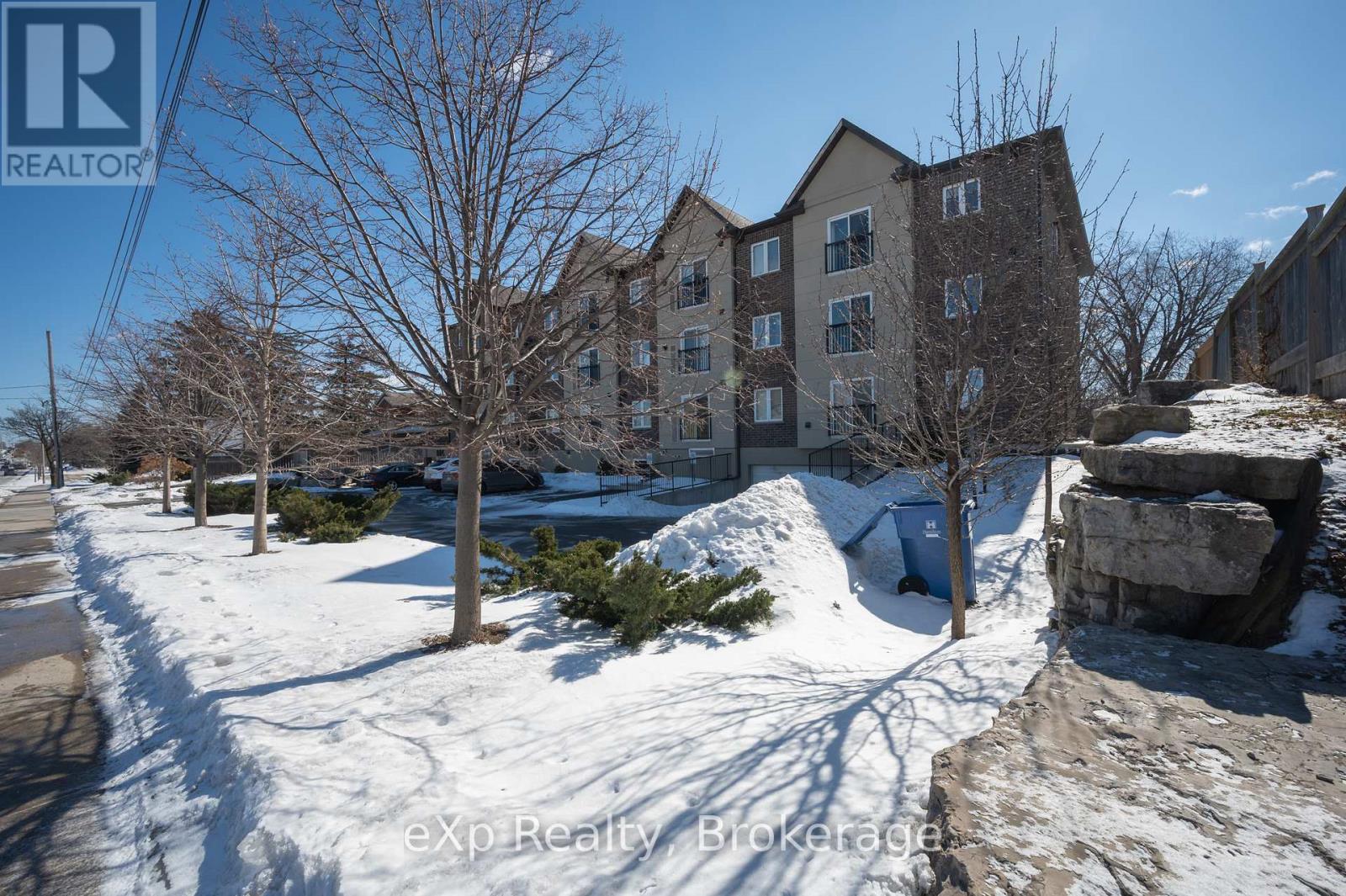 204 - 886 Golf Links Road, Hamilton (Meadowlands), Ontario  L9K 1J8 - Photo 2 - X12962810