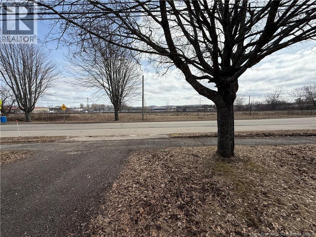 242 Maple Avenue, Sussex, New Brunswick  E4E 2N2 - Photo 6 - NB136411