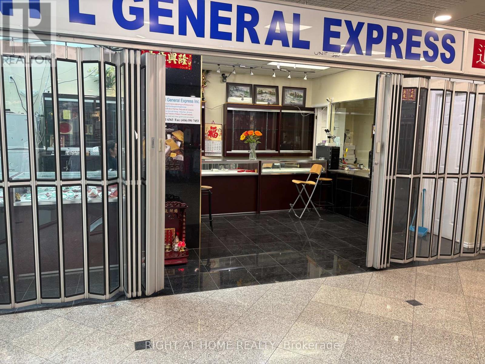 140 - 222 SPADINA AVENUE, Toronto, Ontario