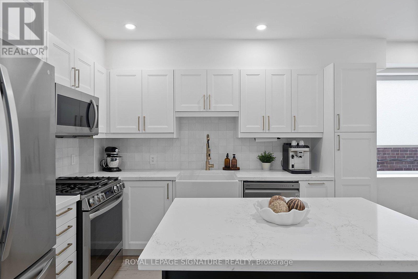 530 Lauder Avenue, Toronto (Oakwood Village), Ontario  M6E 3J4 - Photo 13 - C12962780