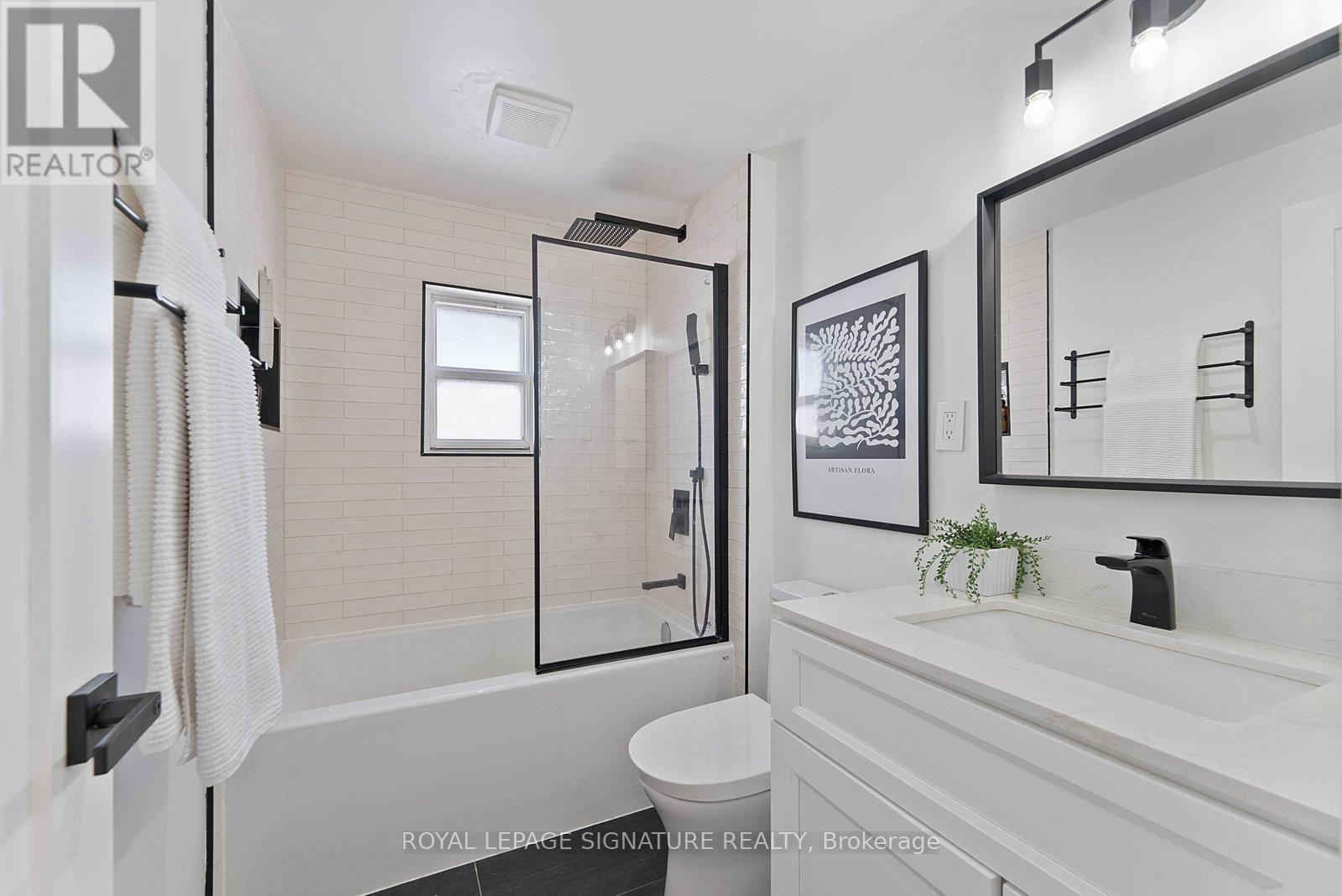 530 Lauder Avenue, Toronto (Oakwood Village), Ontario  M6E 3J4 - Photo 24 - C12962780