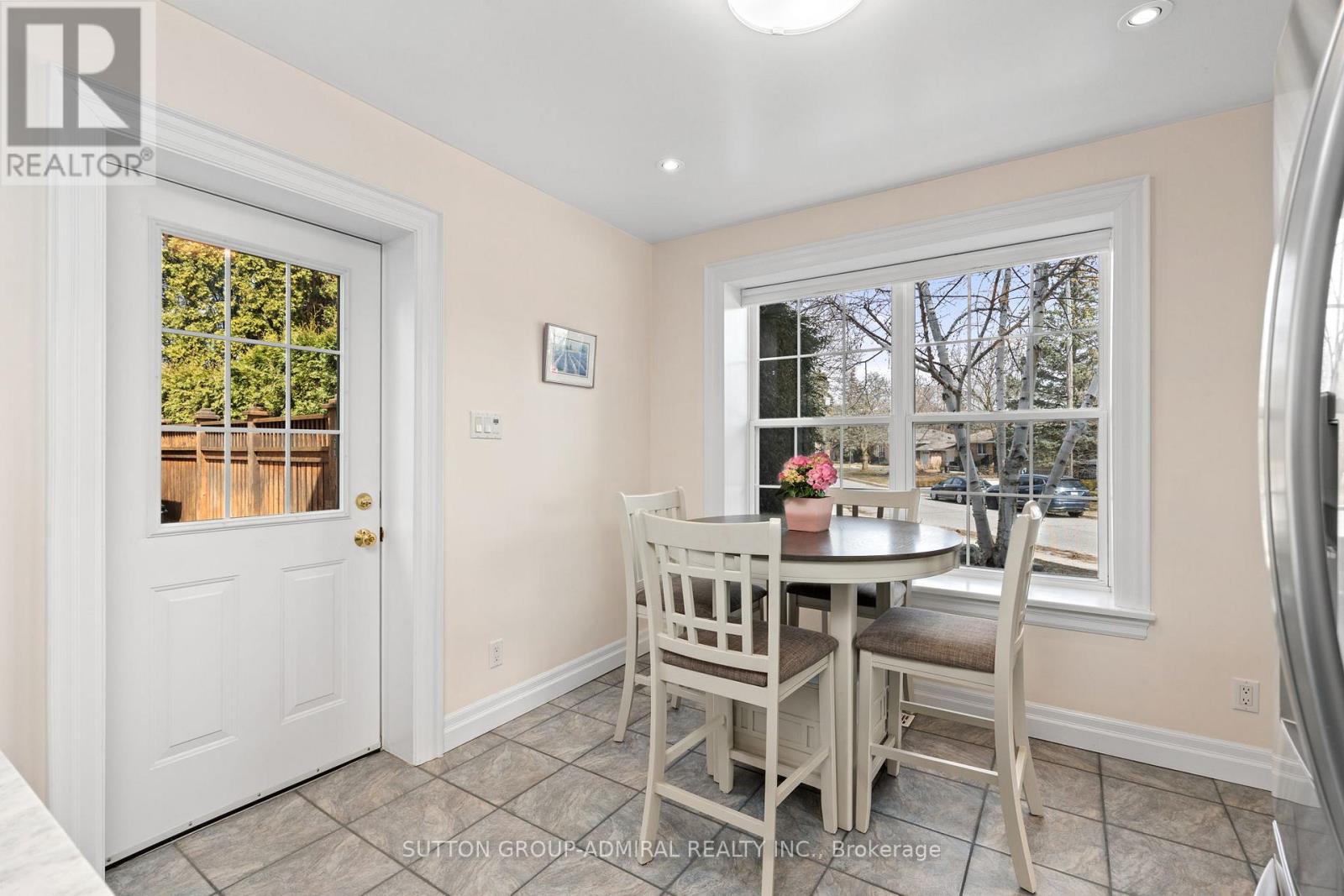 54 Starlight Crescent, Richmond Hill, Ontario  L4C 4X5 - Photo 19 - N12962792