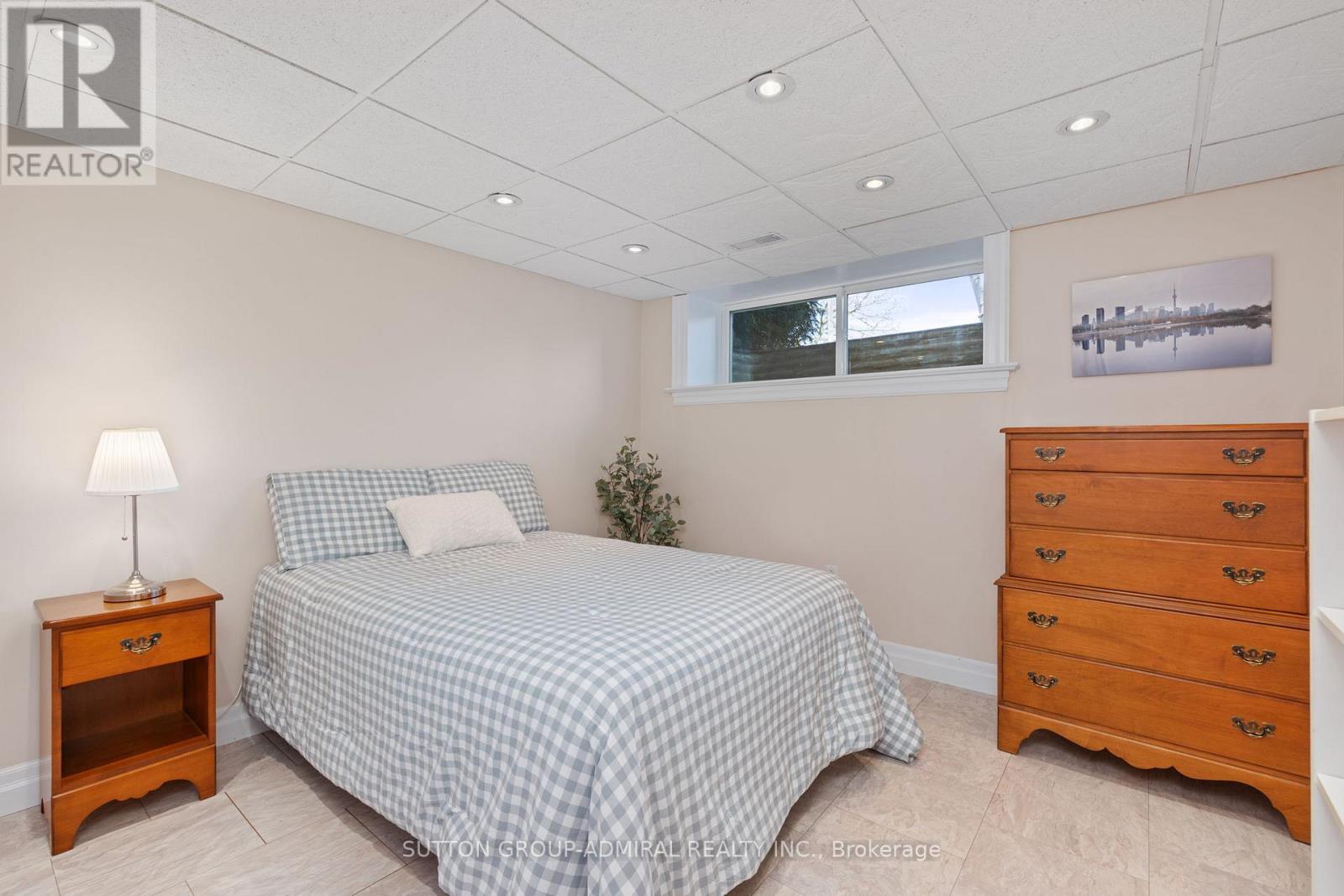 54 Starlight Crescent, Richmond Hill, Ontario  L4C 4X5 - Photo 38 - N12962792