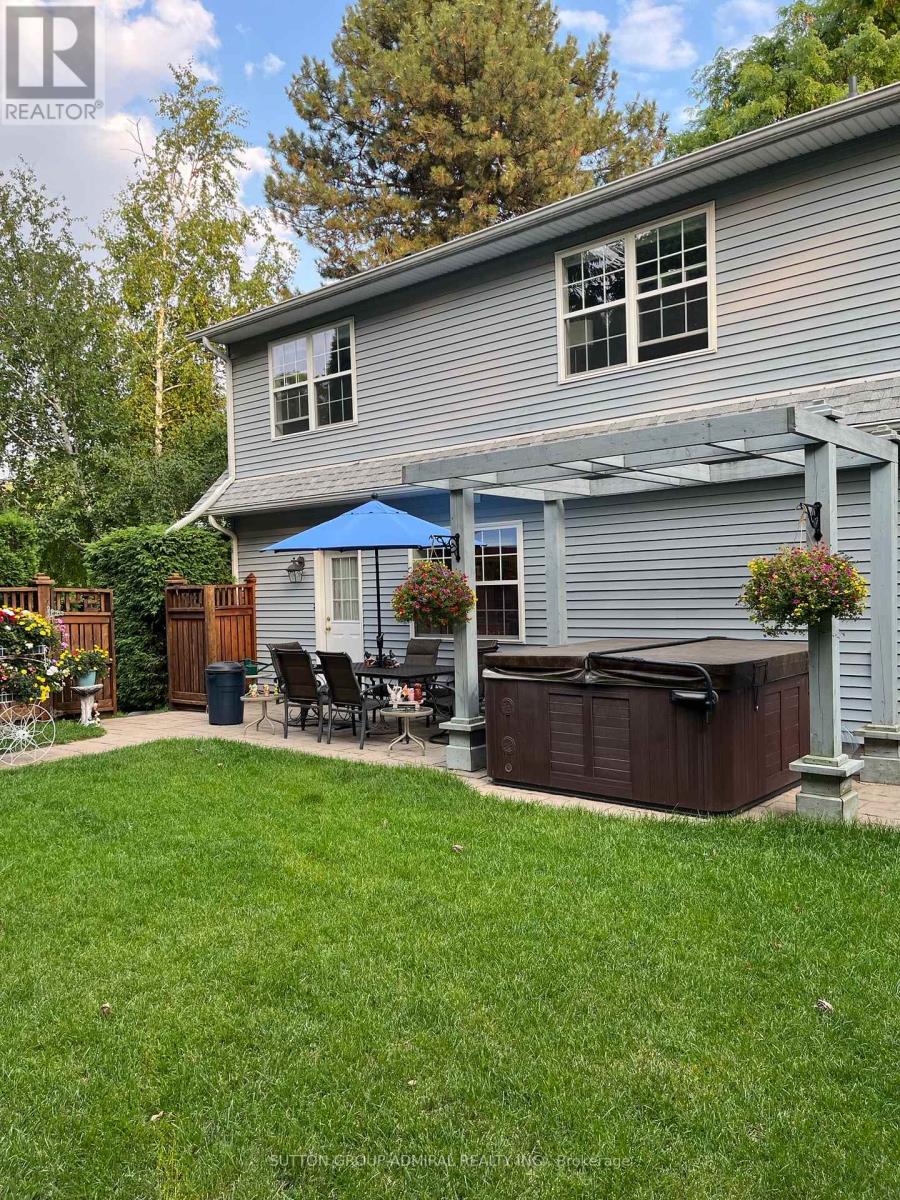 54 Starlight Crescent, Richmond Hill, Ontario  L4C 4X5 - Photo 42 - N12962792