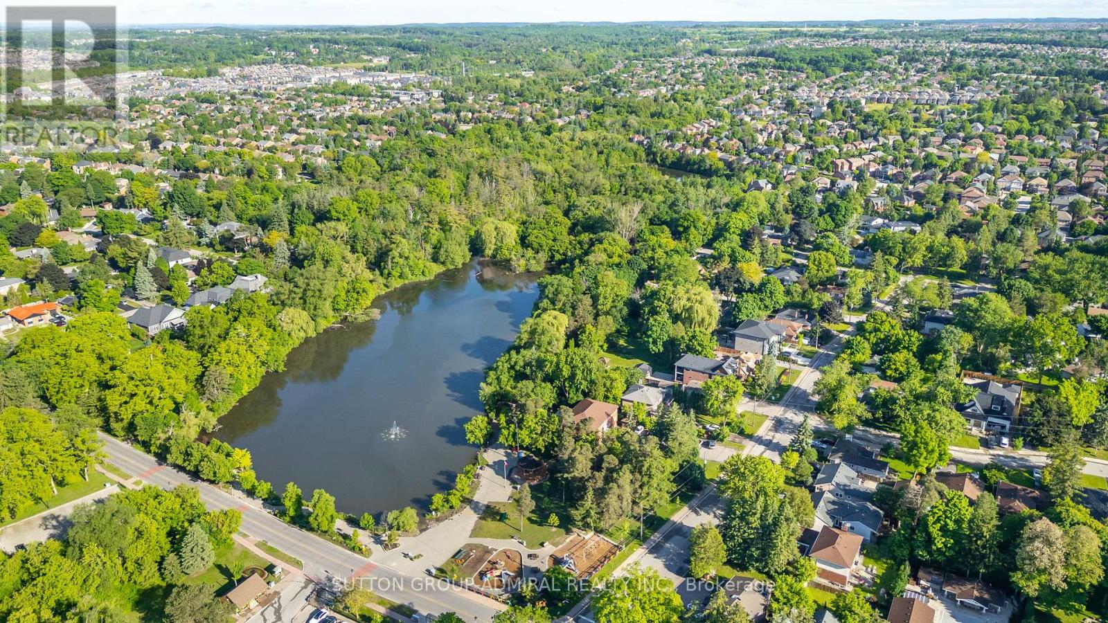 54 Starlight Crescent, Richmond Hill, Ontario  L4C 4X5 - Photo 49 - N12962792