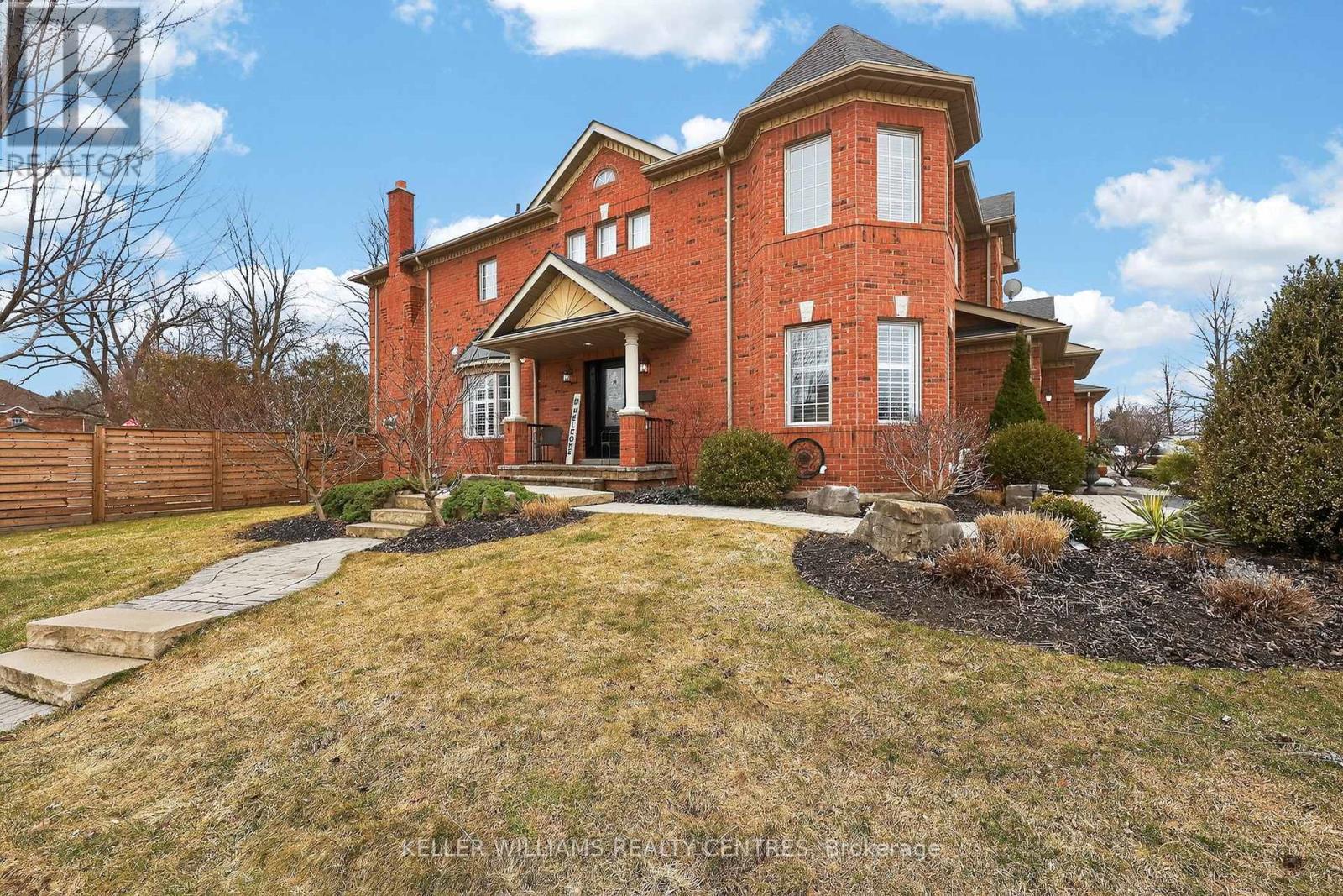 577 Osler Court, Newmarket (Summerhill Estates), Ontario  L3X 2P4 - Photo 3 - N12962824