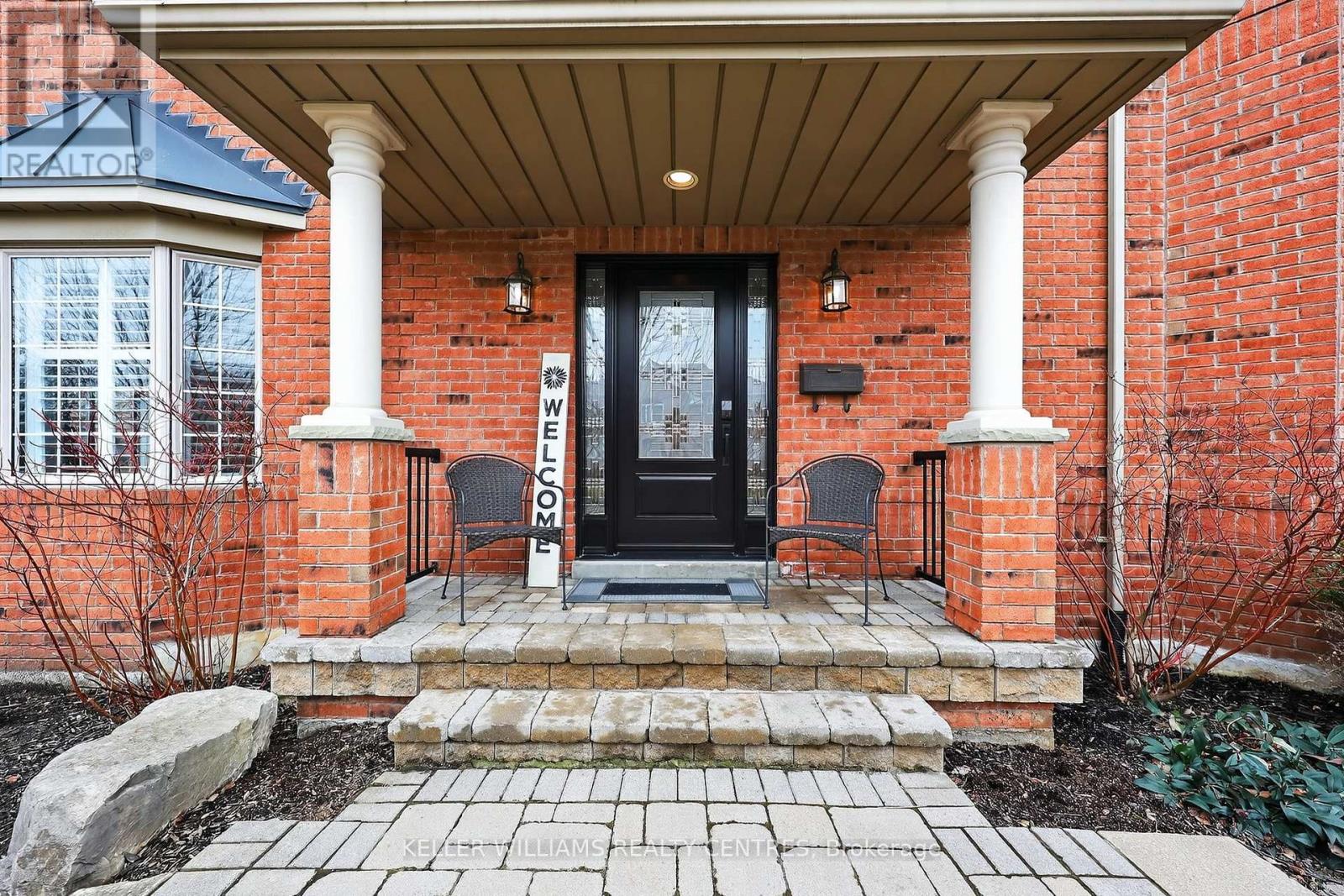 577 Osler Court, Newmarket (Summerhill Estates), Ontario  L3X 2P4 - Photo 5 - N12962824