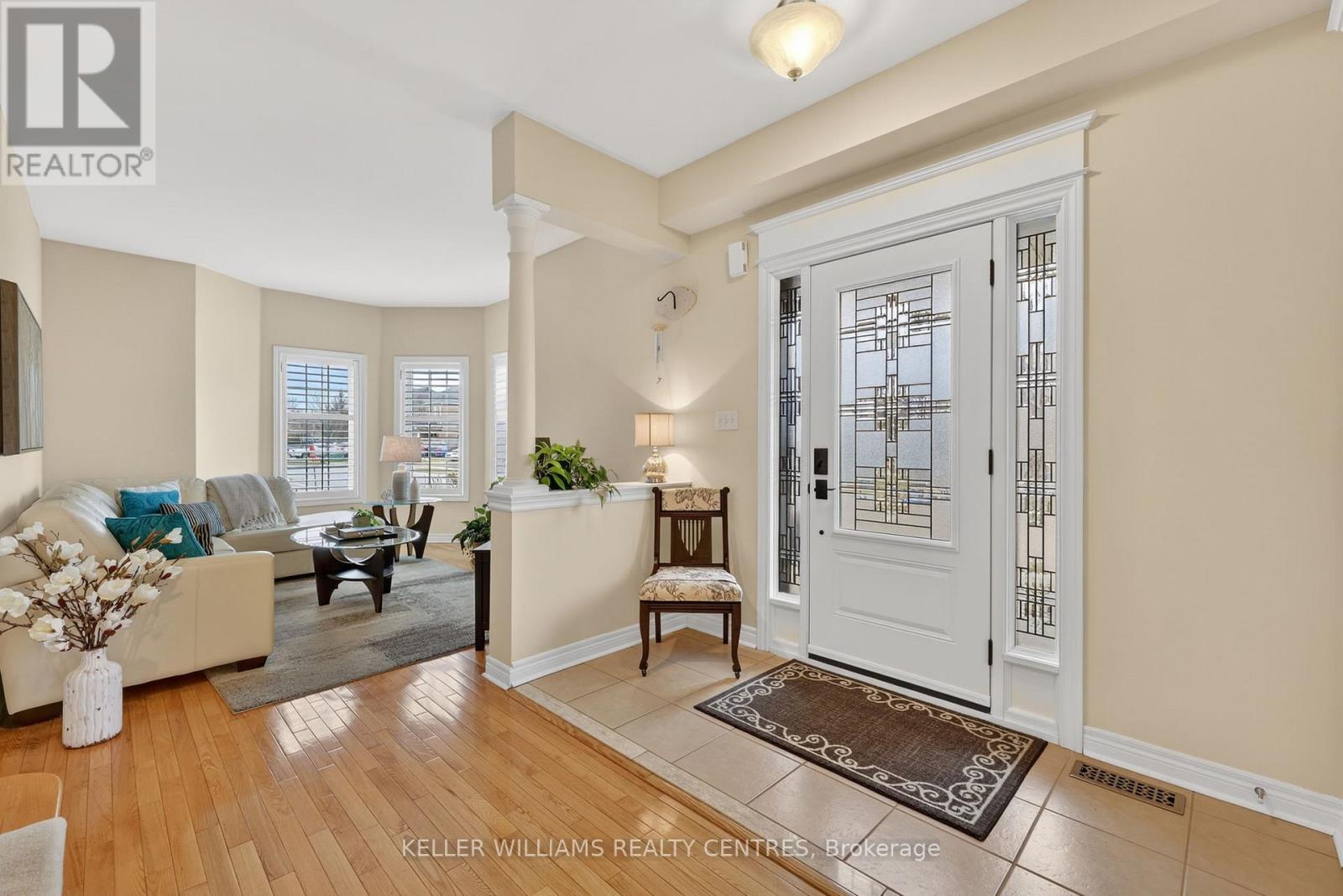 577 Osler Court, Newmarket (Summerhill Estates), Ontario  L3X 2P4 - Photo 7 - N12962824