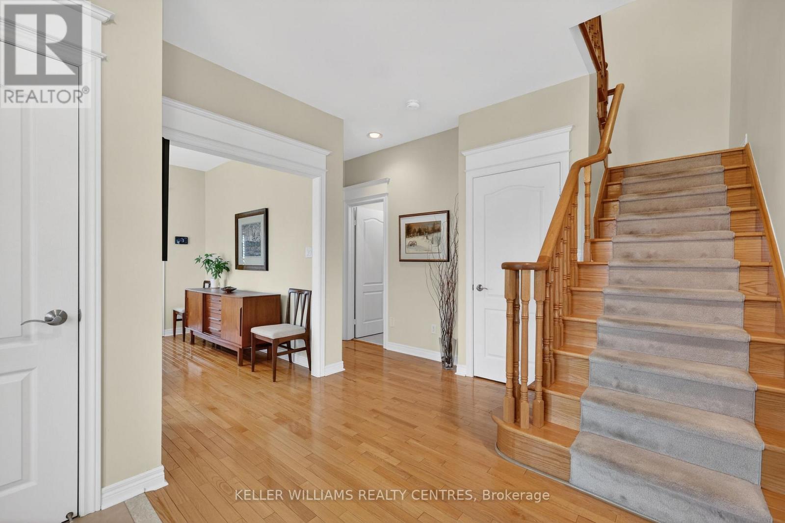 577 Osler Court, Newmarket (Summerhill Estates), Ontario  L3X 2P4 - Photo 8 - N12962824