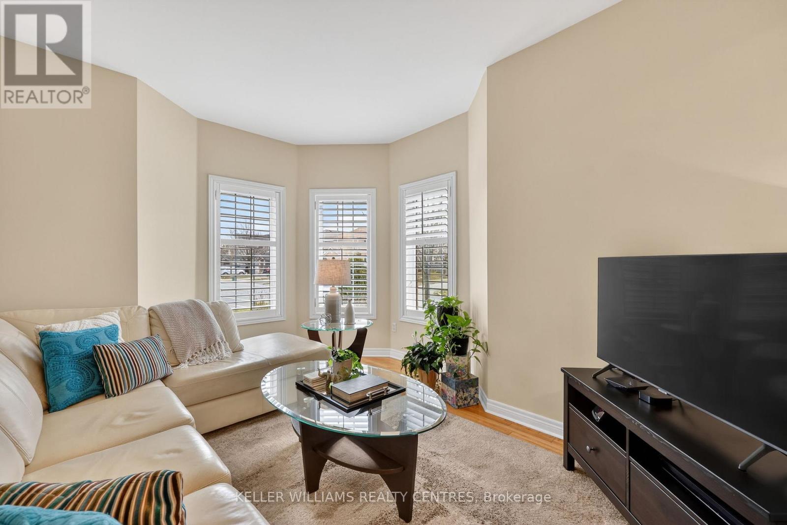 577 Osler Court, Newmarket (Summerhill Estates), Ontario  L3X 2P4 - Photo 9 - N12962824