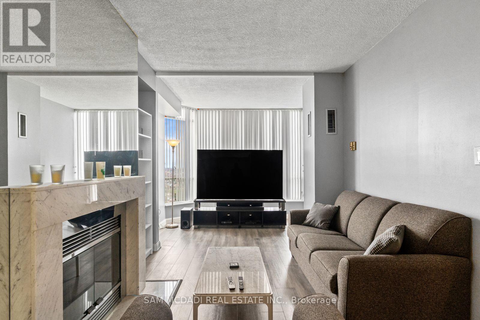 2205 - 24 Hanover Road, Brampton, Ontario  L6S 5K8 - Photo 11 - W12962724