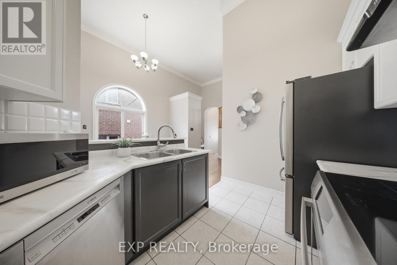 2305 Newcastle Crescent, Oakville, Ontario  L6M 4P5 - Photo 15 - W12962800