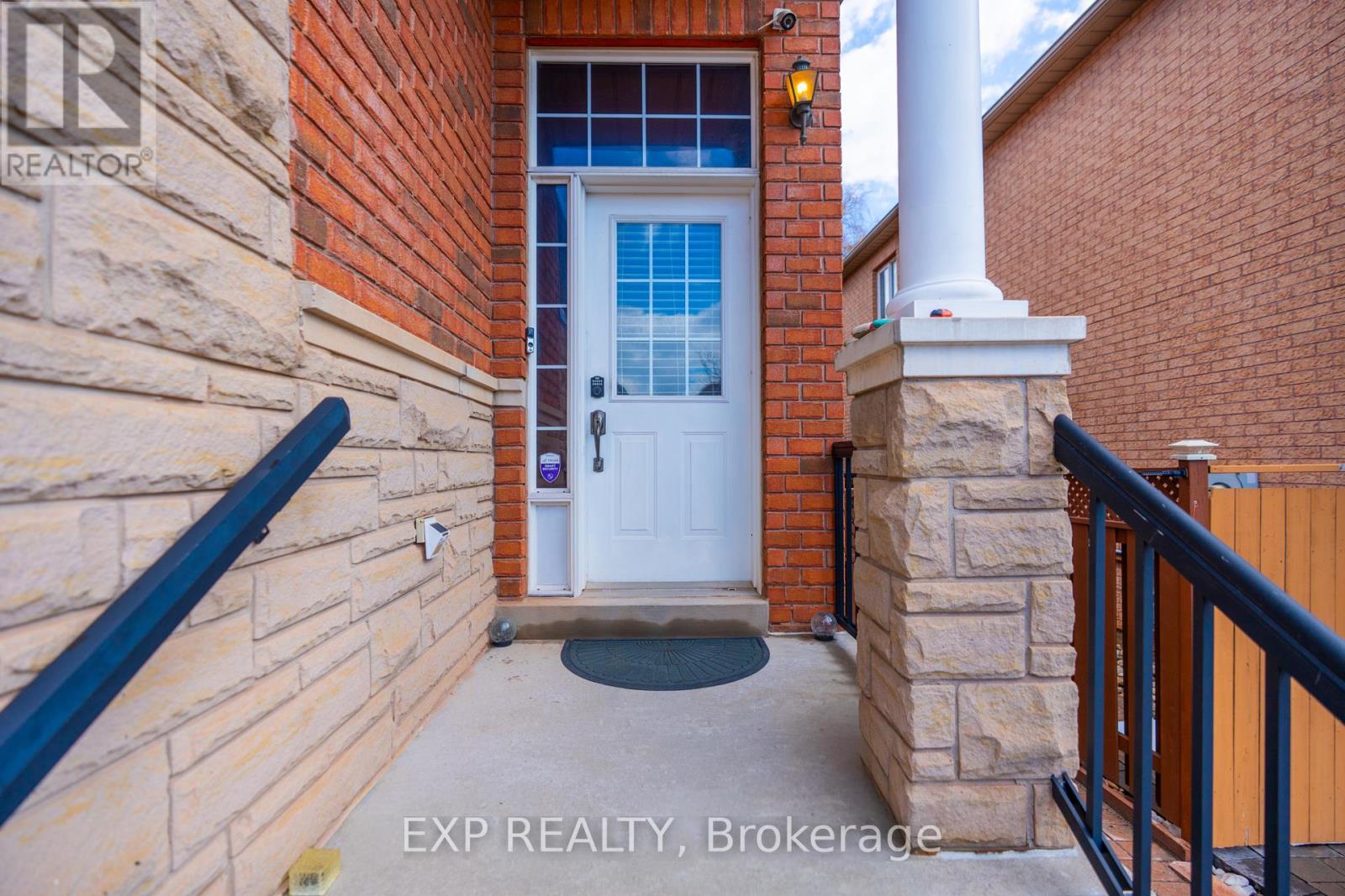 2305 Newcastle Crescent, Oakville, Ontario  L6M 4P5 - Photo 5 - W12962800